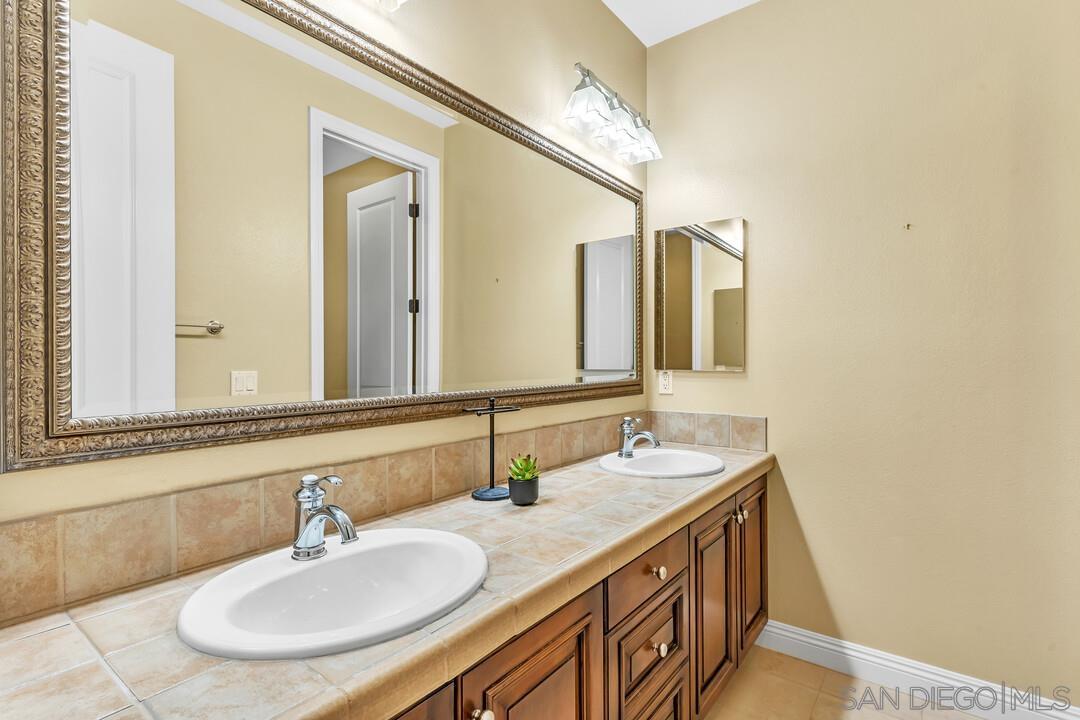 Detail Gallery Image 32 of 54 For 14481  Old Creek Road, San Diego,  CA 92131 - 6 Beds | 4/1 Baths