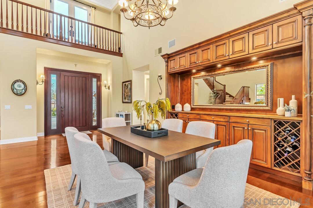 Detail Gallery Image 9 of 54 For 14481  Old Creek Road, San Diego,  CA 92131 - 6 Beds | 4/1 Baths