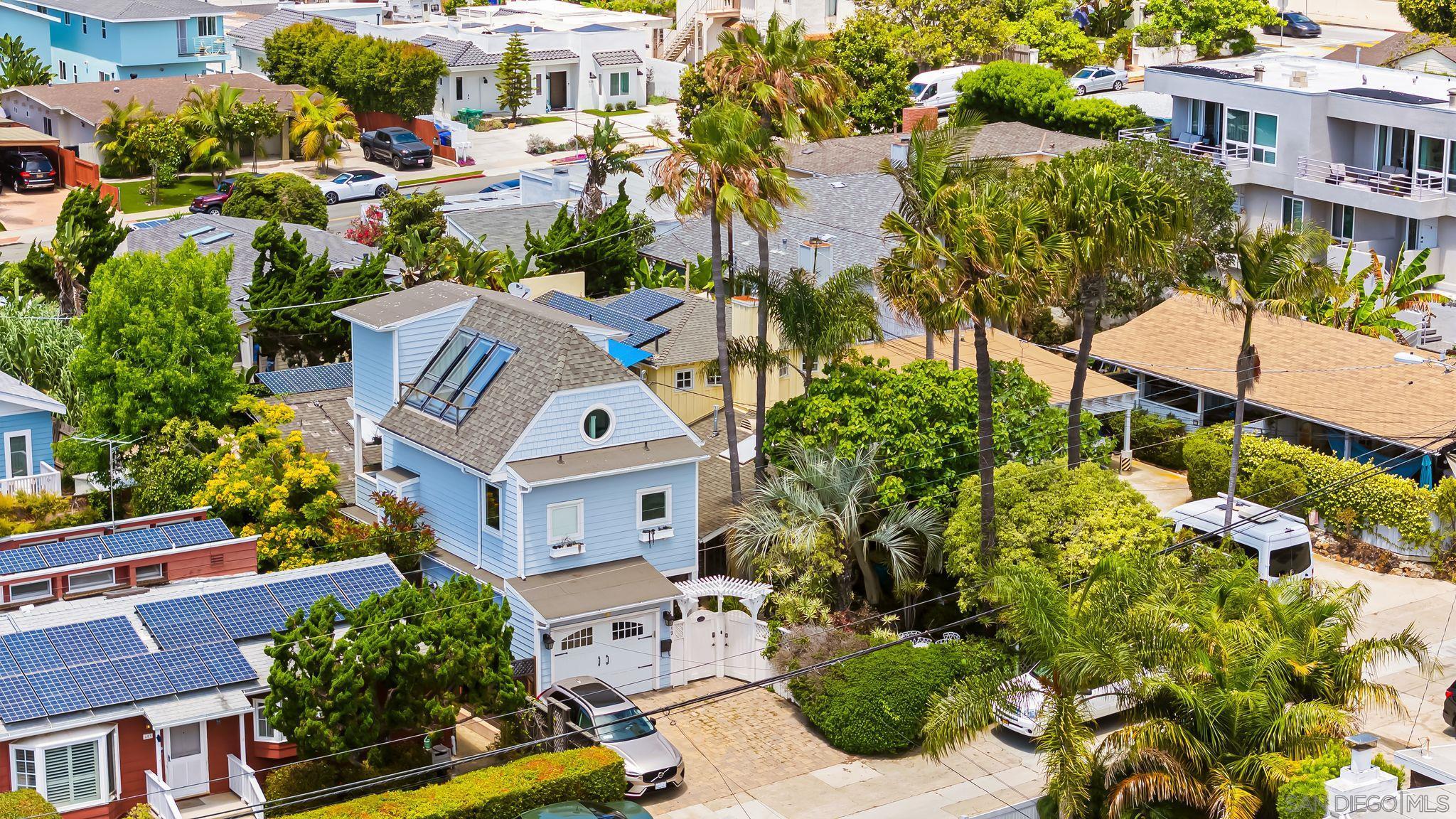 Detail Gallery Image 1 of 3 For 619  Bonair Way, La Jolla,  CA 92037 - 5 Beds | 3/1 Baths