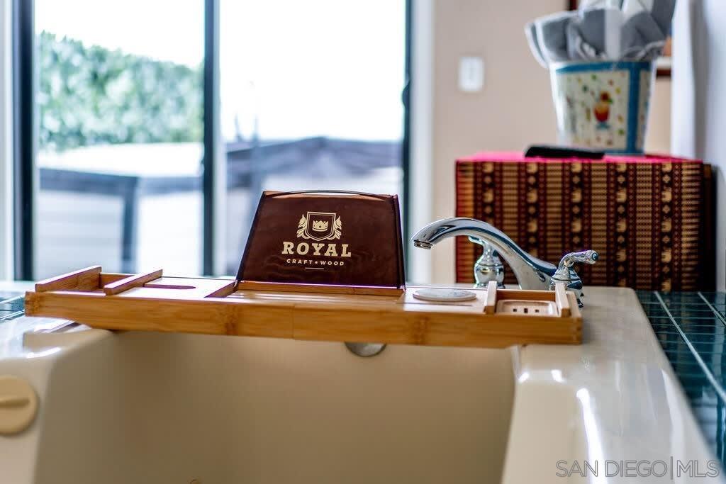 Detail Gallery Image 14 of 48 For 2110  Locust St, San Diego,  CA 92106 - 3 Beds | 2/1 Baths