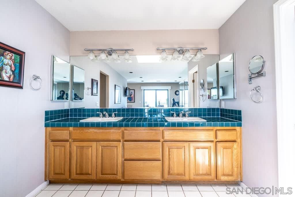 Detail Gallery Image 5 of 48 For 2110  Locust St, San Diego,  CA 92106 - 3 Beds | 2/1 Baths