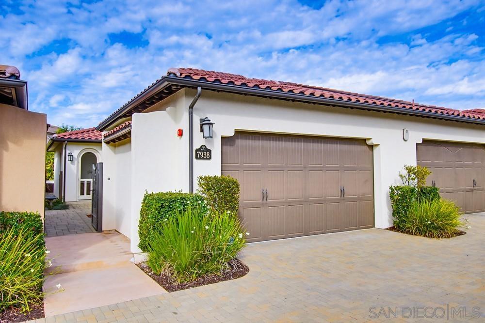 Detail Gallery Image 2 of 27 For 7938  Lusardi Creek Ln, San Diego,  CA 92127 - 2 Beds | 2 Baths