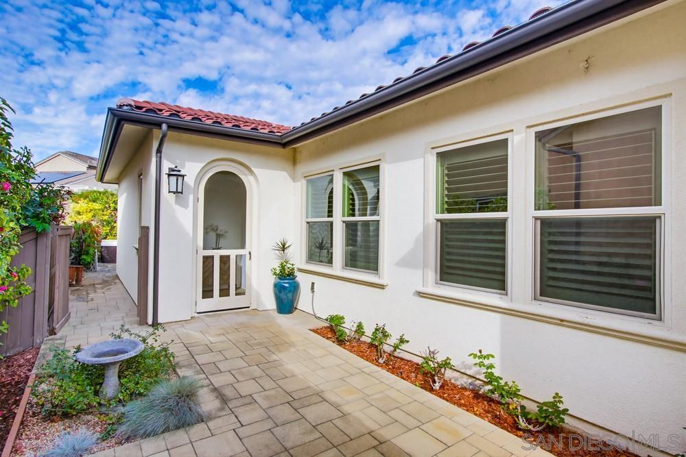 Detail Gallery Image 3 of 27 For 7938  Lusardi Creek Ln, San Diego,  CA 92127 - 2 Beds | 2 Baths