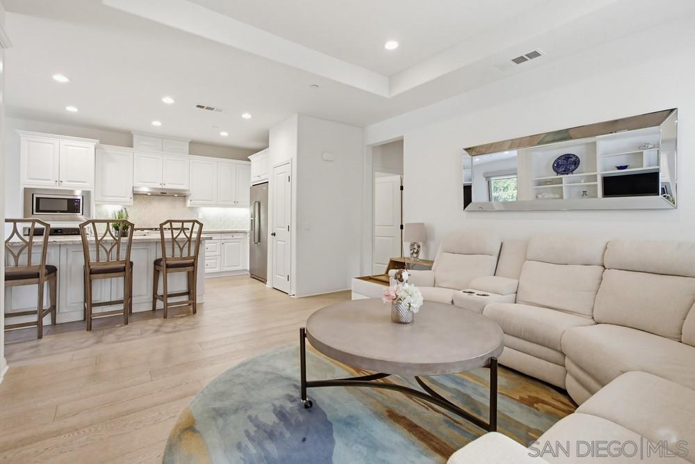 Detail Gallery Image 5 of 27 For 7938  Lusardi Creek Ln, San Diego,  CA 92127 - 2 Beds | 2 Baths