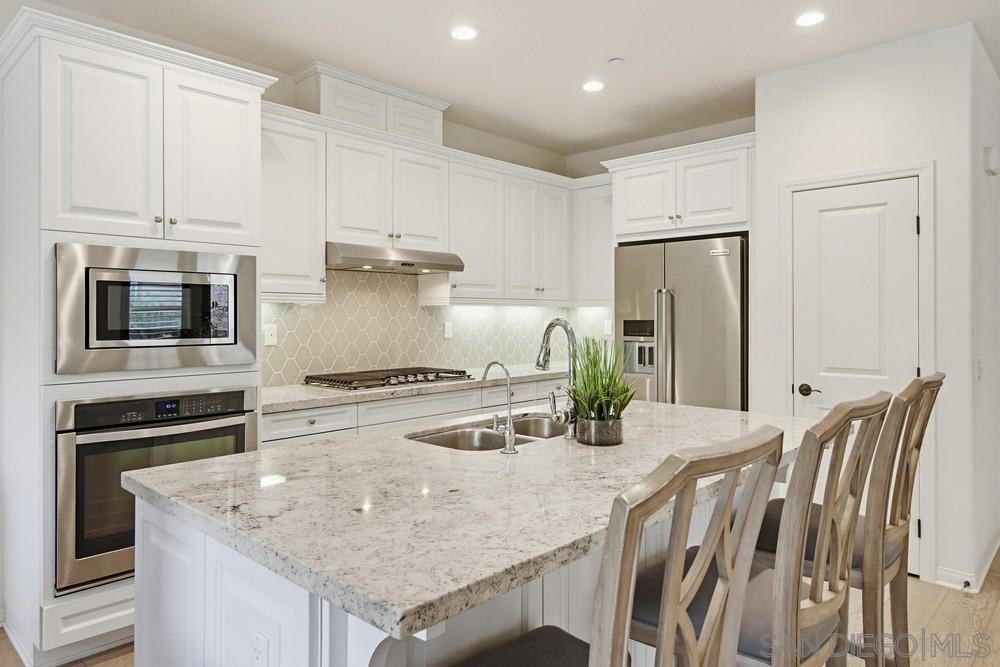 Detail Gallery Image 8 of 27 For 7938  Lusardi Creek Ln, San Diego,  CA 92127 - 2 Beds | 2 Baths