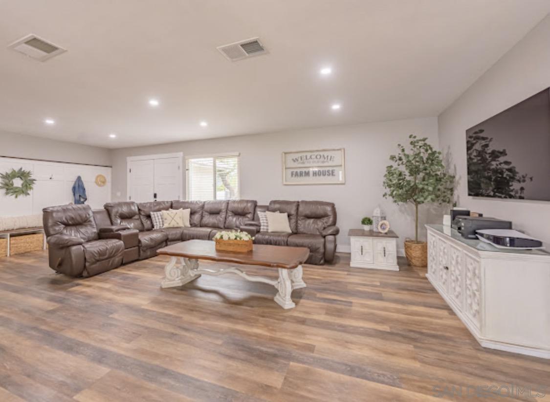 Detail Gallery Image 8 of 57 For 24550  Adams Ave, Murrieta,  CA 92562 - 7 Beds | 4/1 Baths