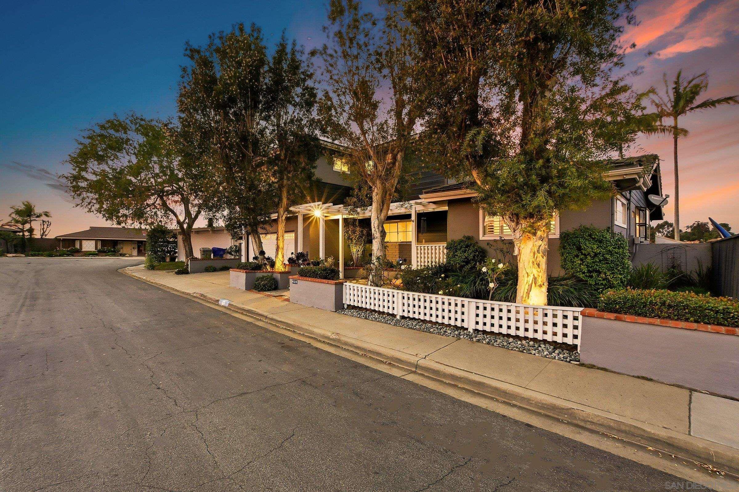 Detail Gallery Image 2 of 54 For 4528  Lucille Dr, San Diego,  CA 92115 - 4 Beds | 3 Baths