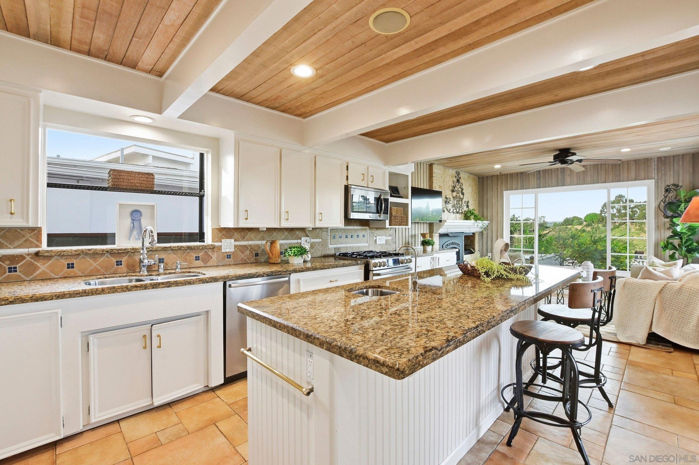 Detail Gallery Image 18 of 54 For 4528  Lucille Dr, San Diego,  CA 92115 - 4 Beds | 3 Baths