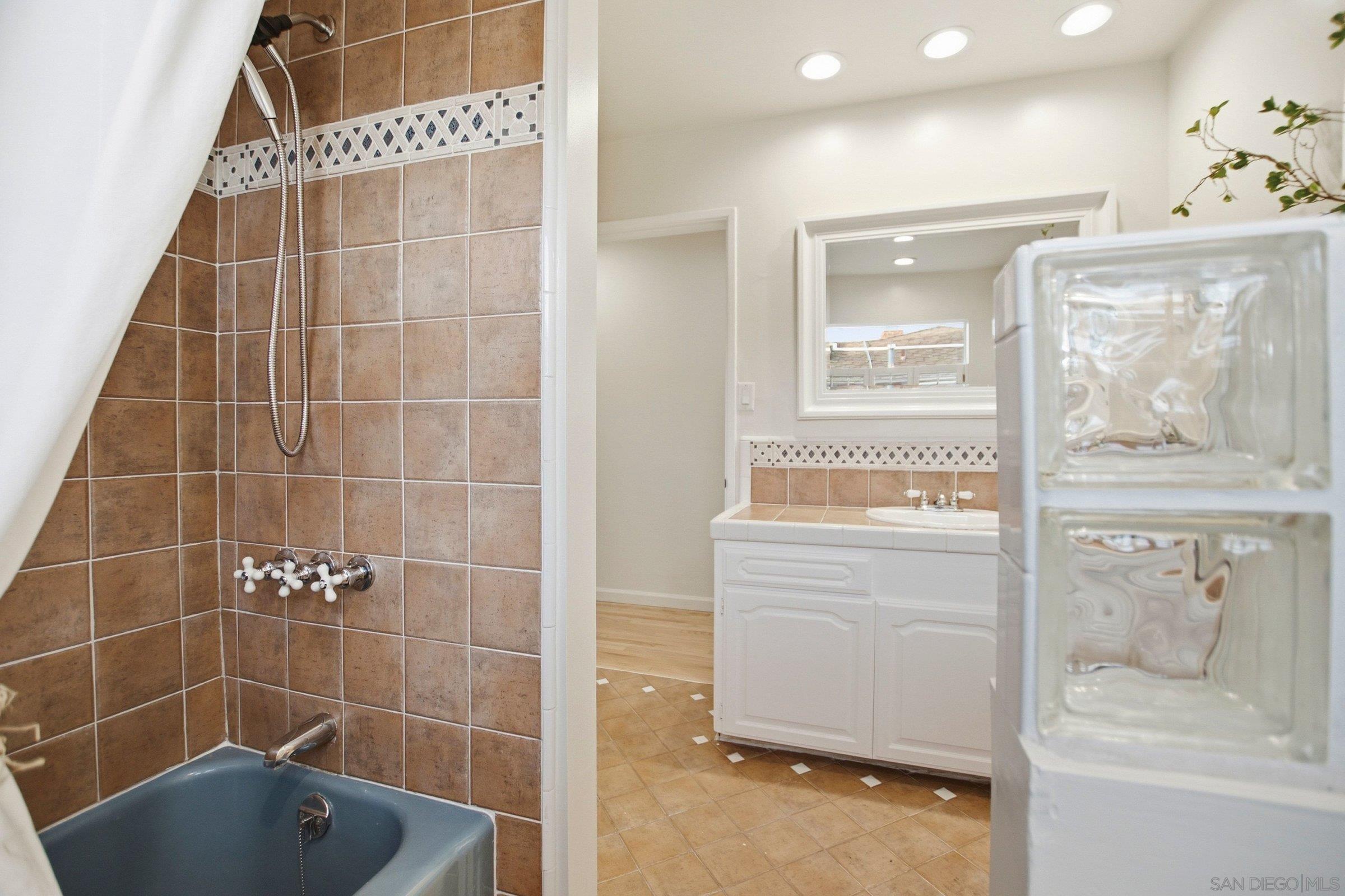 Detail Gallery Image 32 of 54 For 4528  Lucille Dr, San Diego,  CA 92115 - 4 Beds | 3 Baths