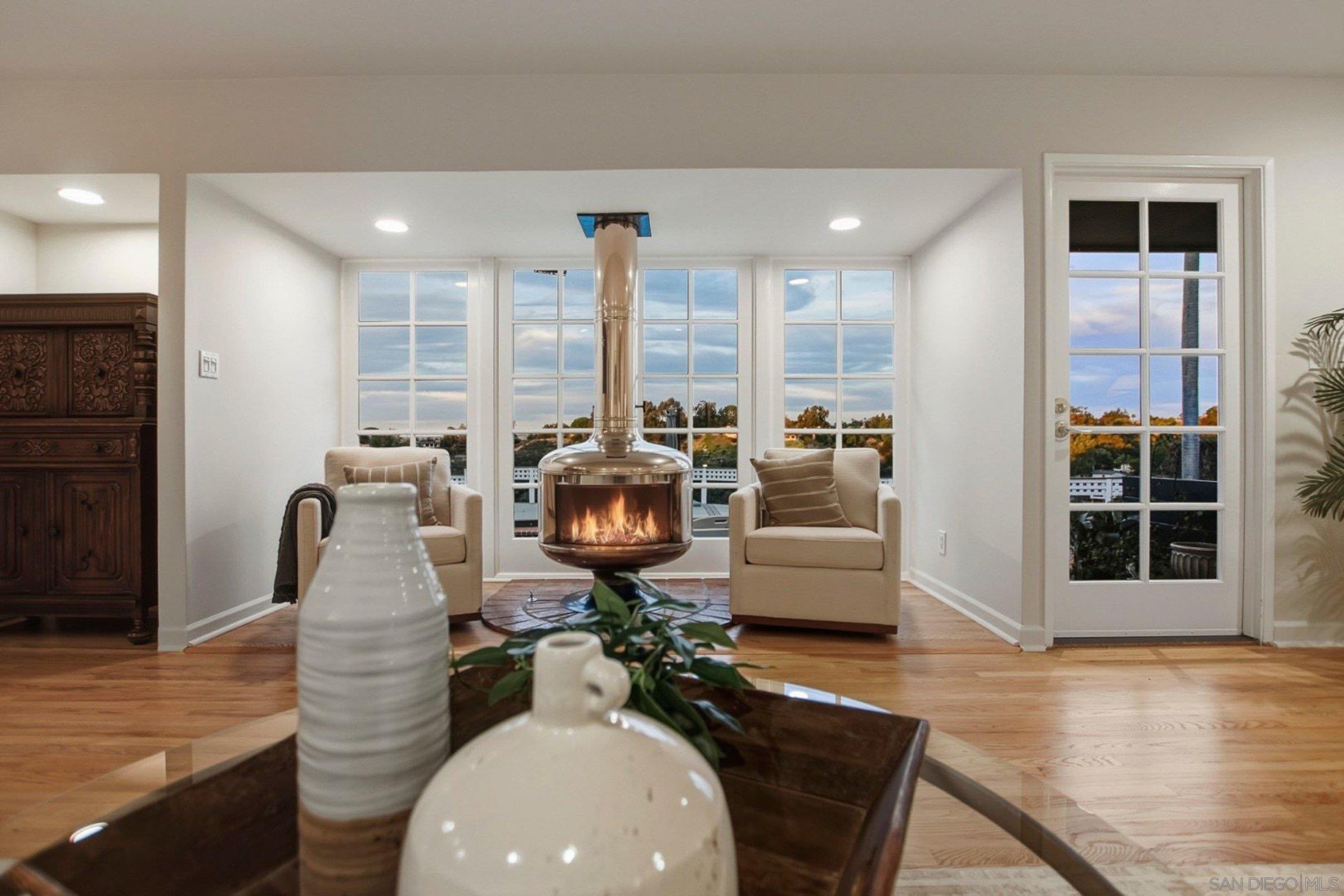 Detail Gallery Image 5 of 54 For 4528  Lucille Dr, San Diego,  CA 92115 - 4 Beds | 3 Baths