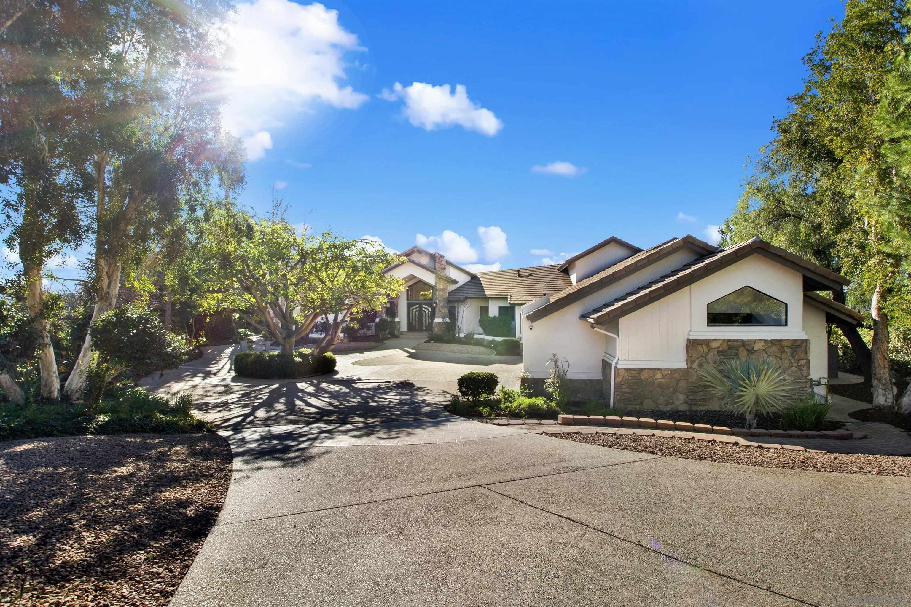 Detail Gallery Image 2 of 31 For 17801  Joyas Court, Poway,  CA 92064 - 5 Beds | 5/1 Baths