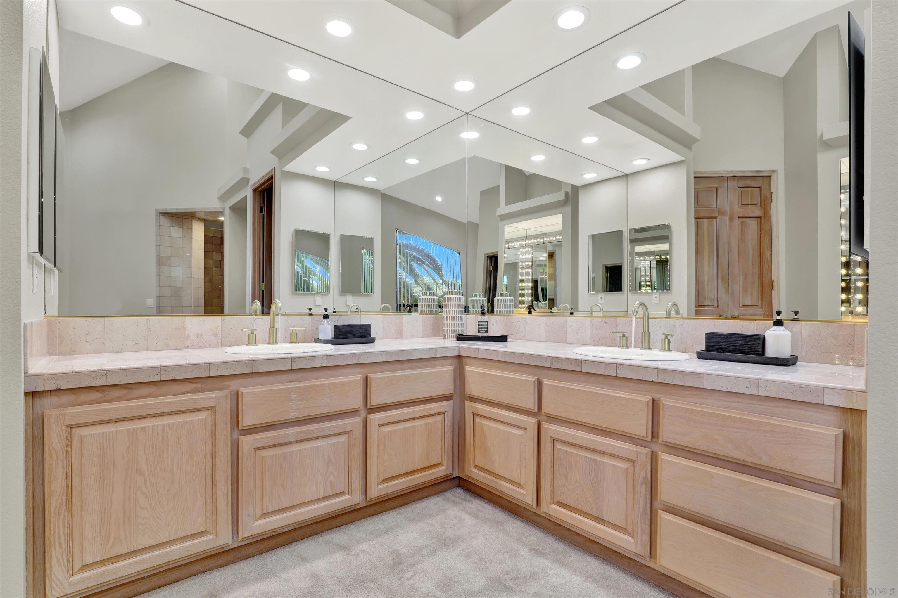 Detail Gallery Image 16 of 31 For 17801  Joyas Court, Poway,  CA 92064 - 5 Beds | 5/1 Baths