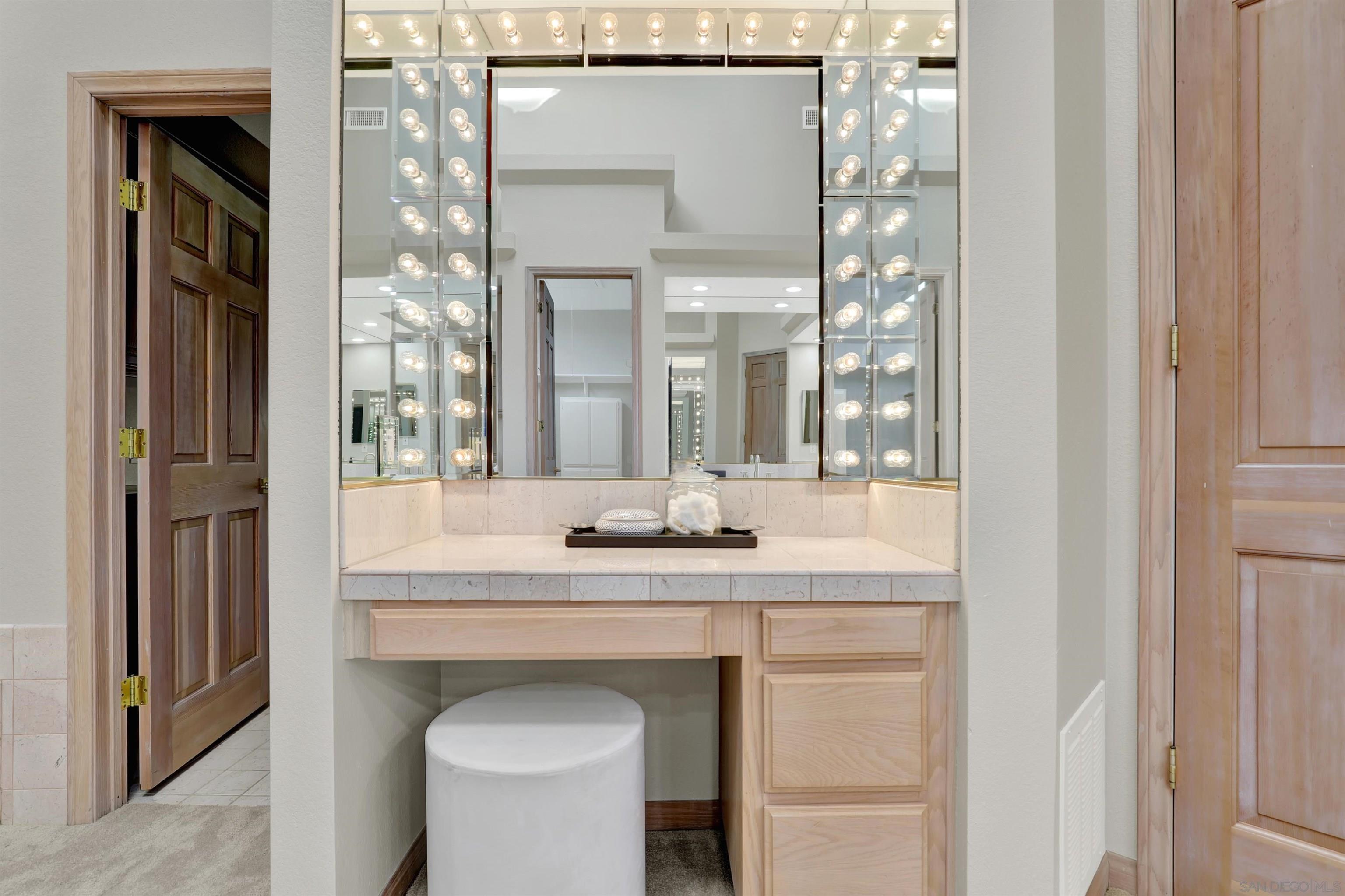 Detail Gallery Image 17 of 31 For 17801  Joyas Court, Poway,  CA 92064 - 5 Beds | 5/1 Baths