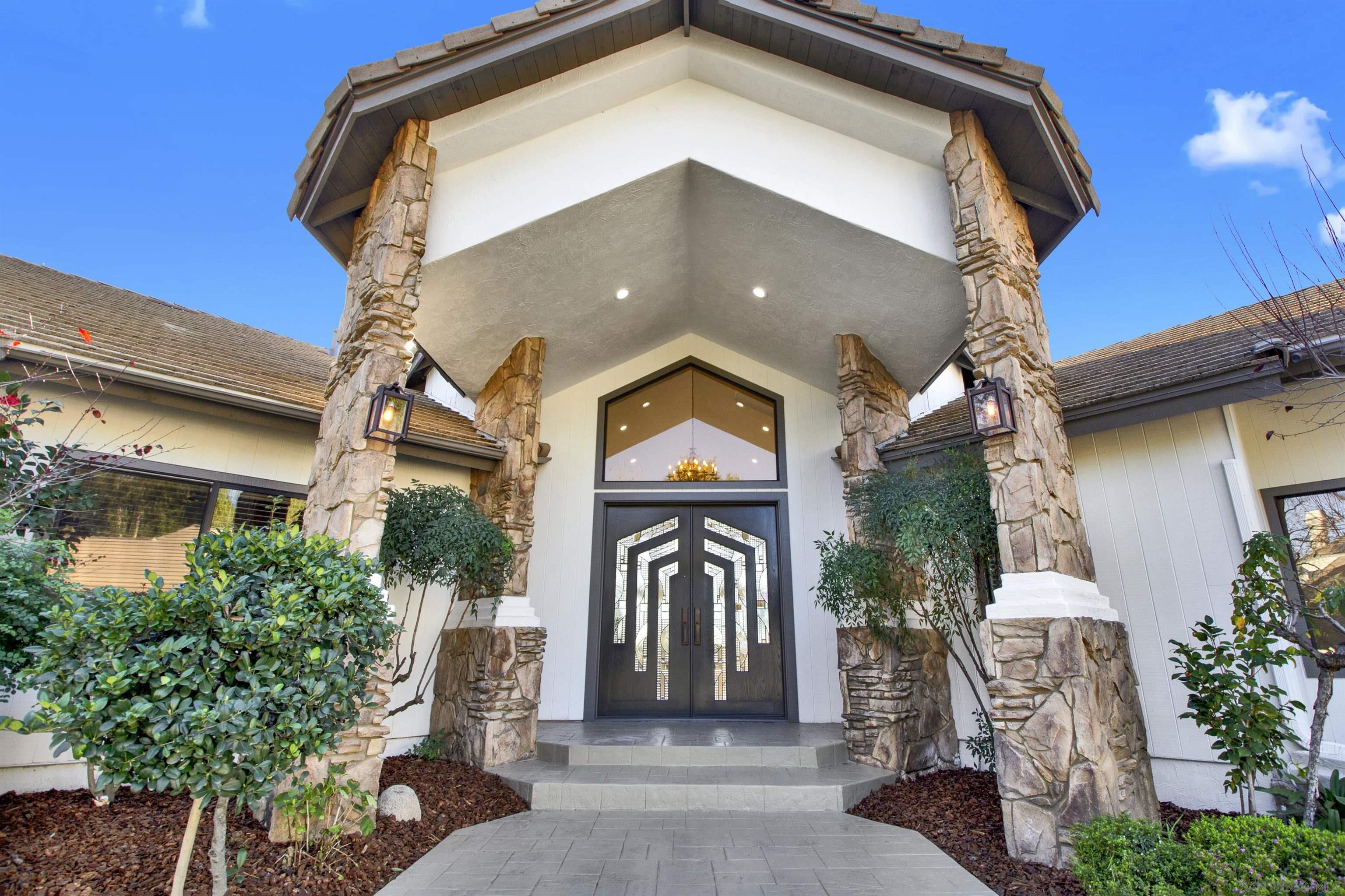 Detail Gallery Image 4 of 31 For 17801  Joyas Court, Poway,  CA 92064 - 5 Beds | 5/1 Baths