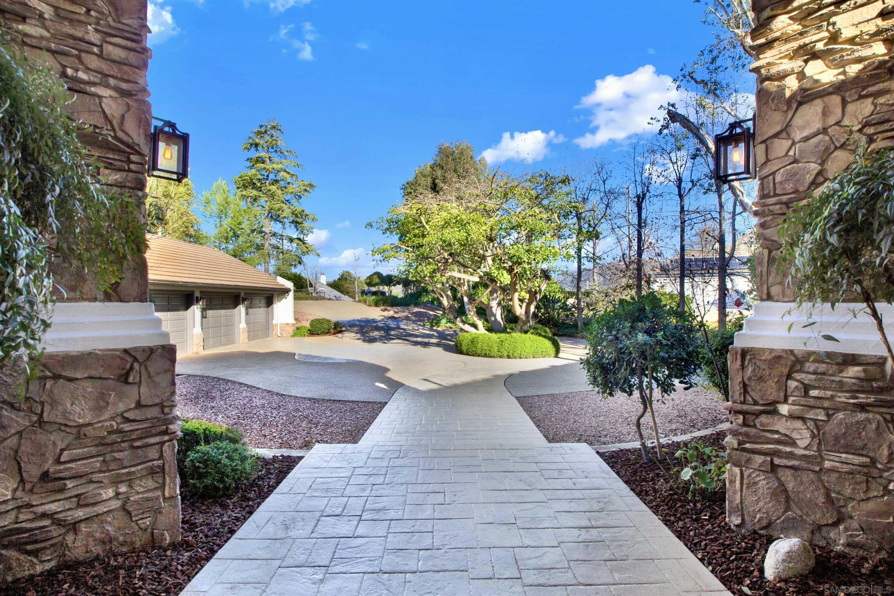 Detail Gallery Image 5 of 31 For 17801  Joyas Court, Poway,  CA 92064 - 5 Beds | 5/1 Baths