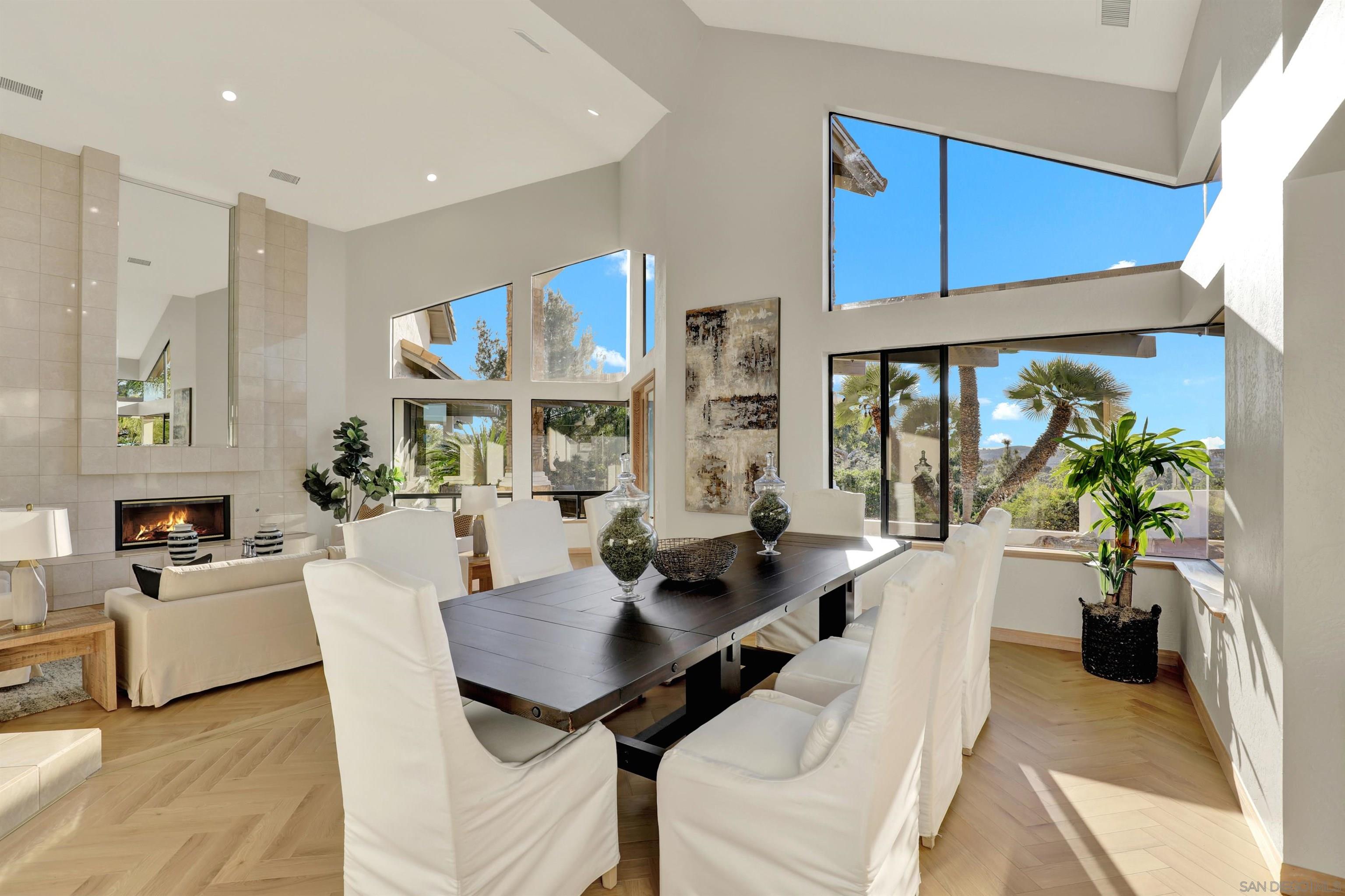 Detail Gallery Image 8 of 31 For 17801  Joyas Court, Poway,  CA 92064 - 5 Beds | 5/1 Baths