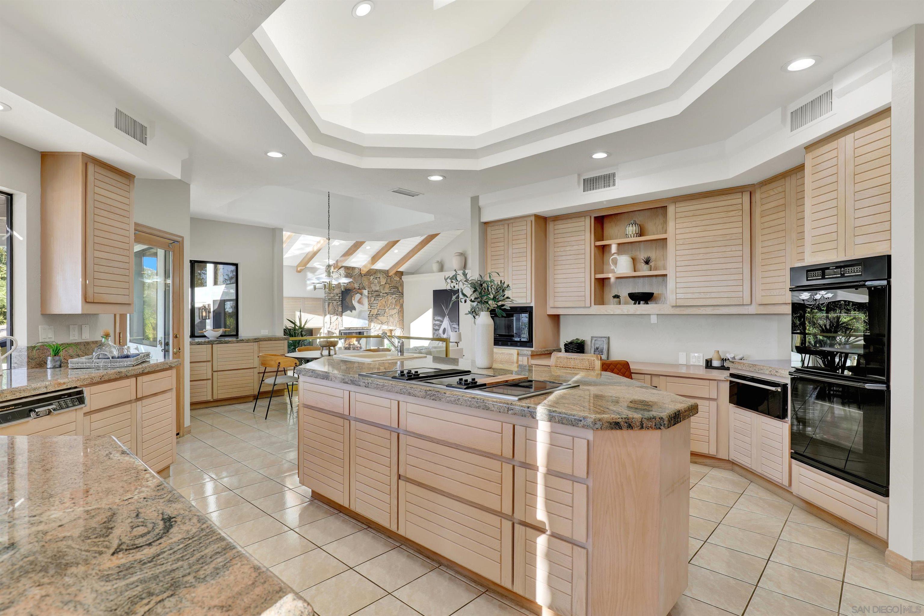 Detail Gallery Image 9 of 31 For 17801  Joyas Court, Poway,  CA 92064 - 5 Beds | 5/1 Baths