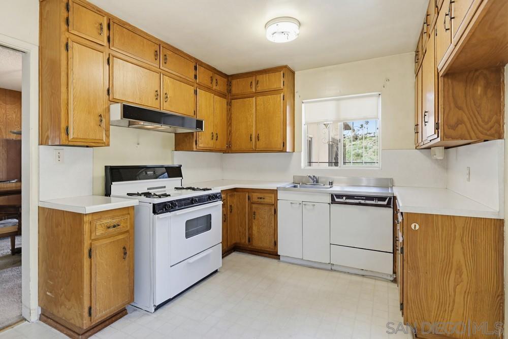 Detail Gallery Image 7 of 25 For 3124  Chollas Rd, San Diego,  CA 92105 - 3 Beds | 2 Baths