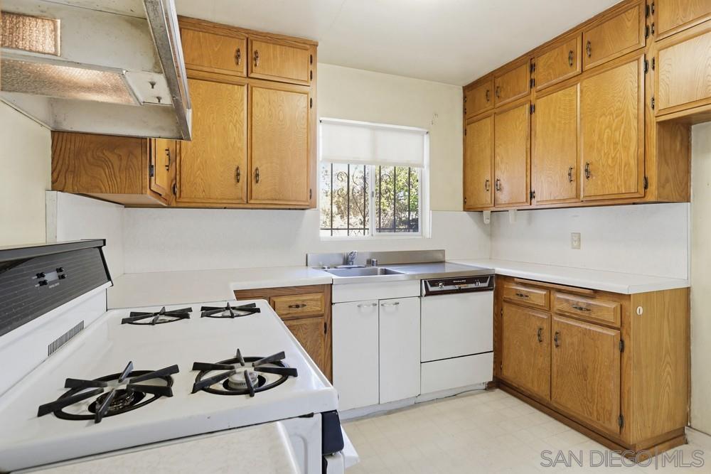 Detail Gallery Image 8 of 25 For 3124  Chollas Rd, San Diego,  CA 92105 - 3 Beds | 2 Baths