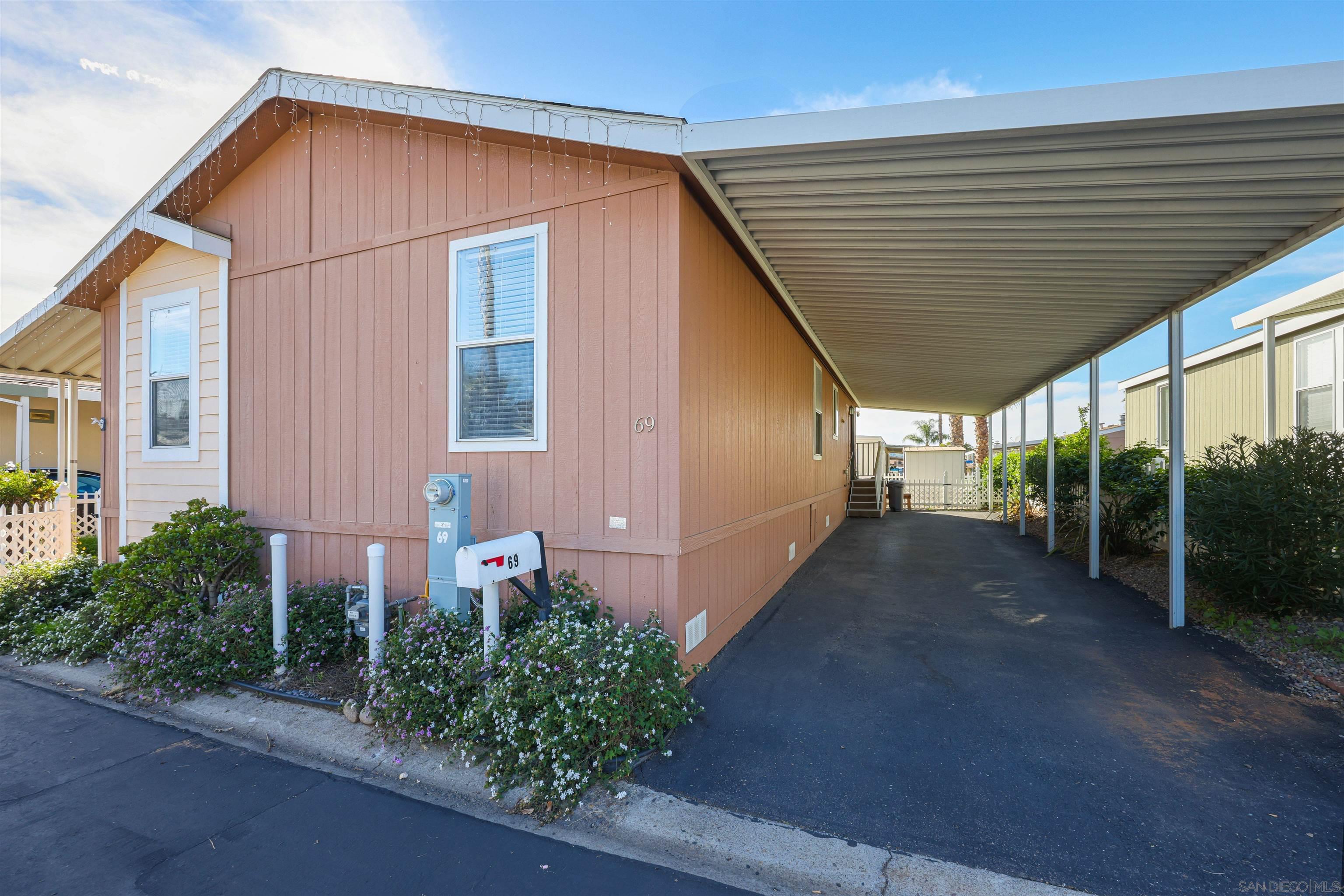 Detail Gallery Image 2 of 26 For 450 E Bradley Ave  Spc 69,  El Cajon,  CA 92021 - 3 Beds | 2 Baths