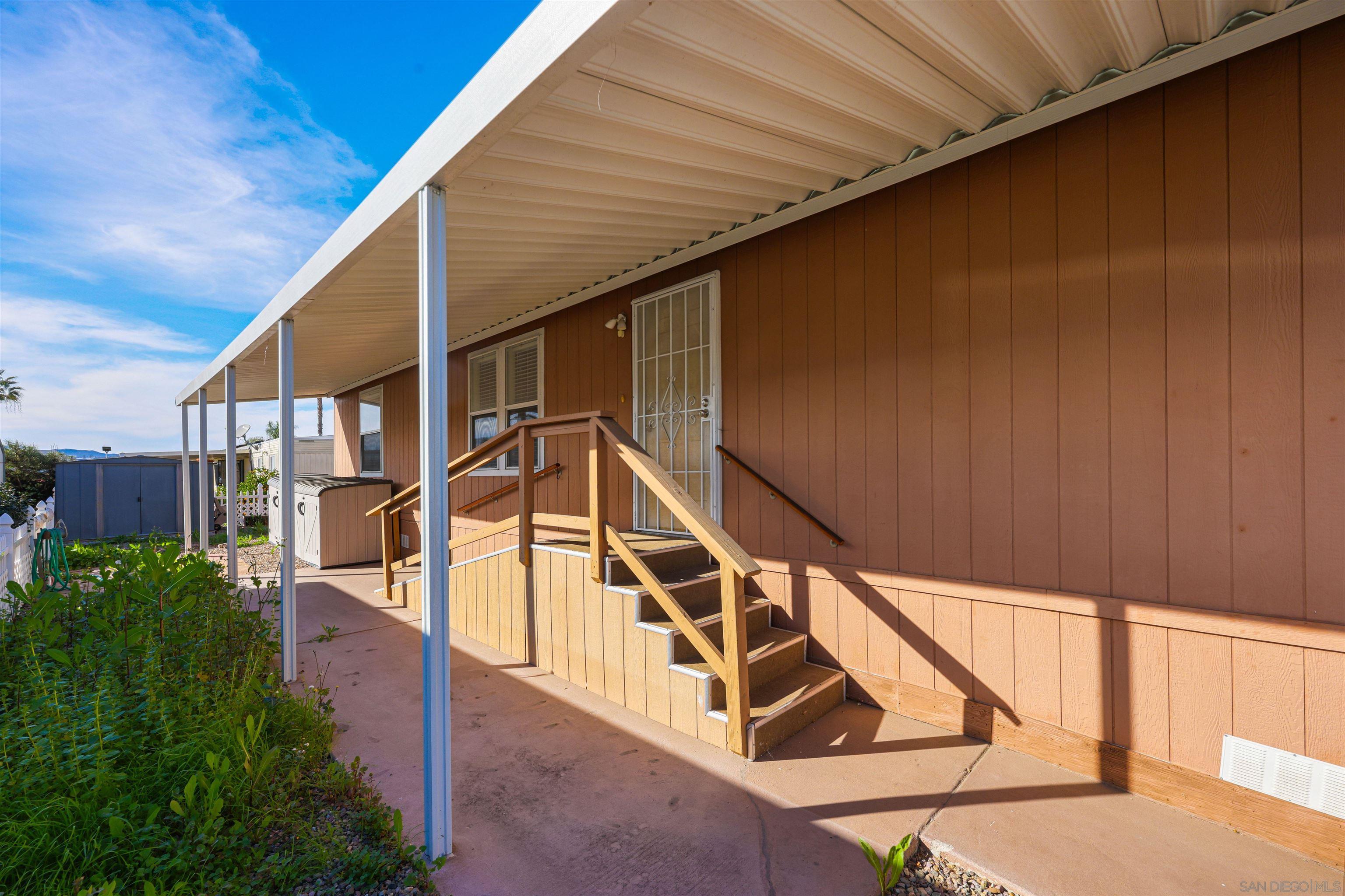 Detail Gallery Image 3 of 26 For 450 E Bradley Ave  Spc 69,  El Cajon,  CA 92021 - 3 Beds | 2 Baths