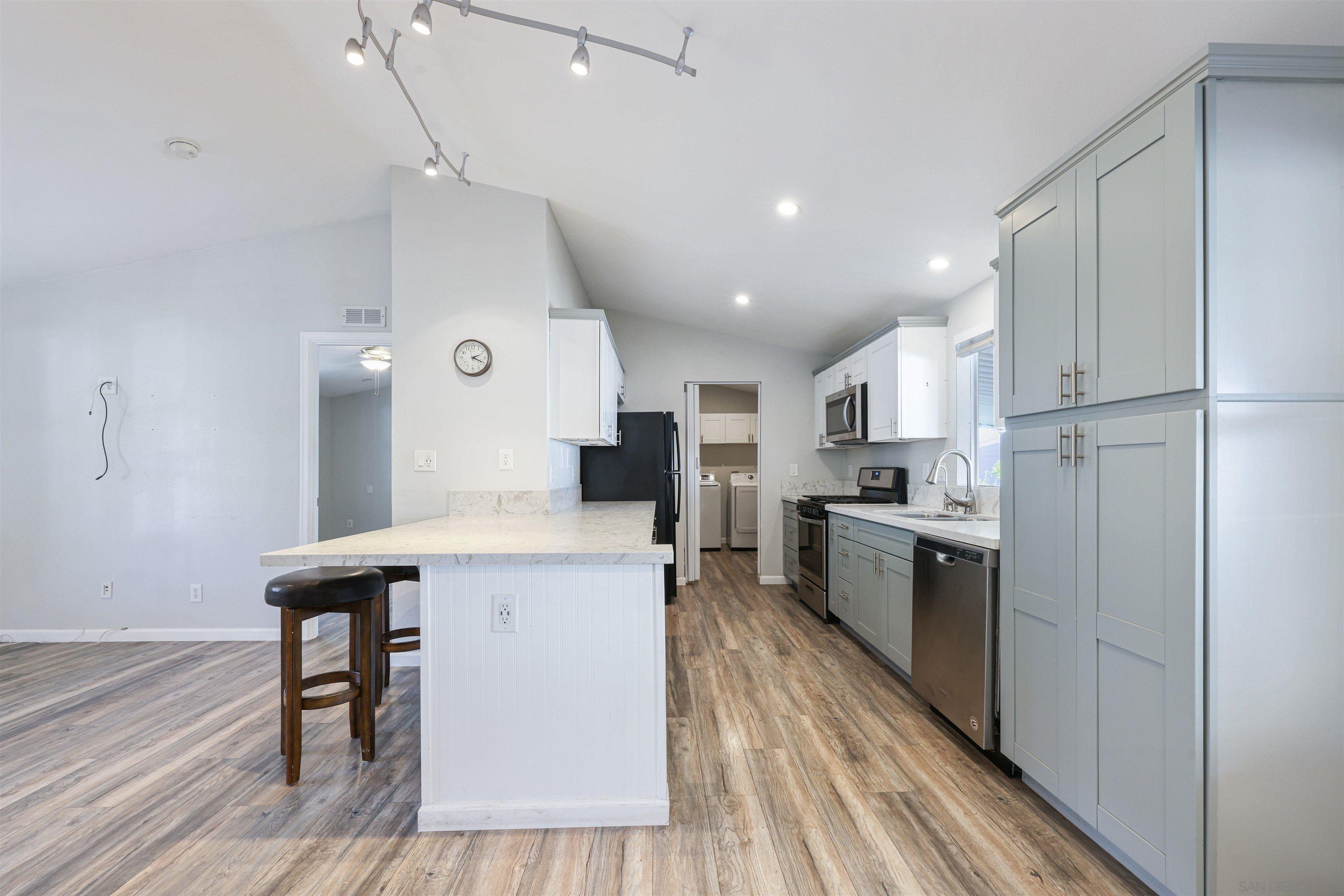 Detail Gallery Image 6 of 26 For 450 E Bradley Ave  Spc 69,  El Cajon,  CA 92021 - 3 Beds | 2 Baths