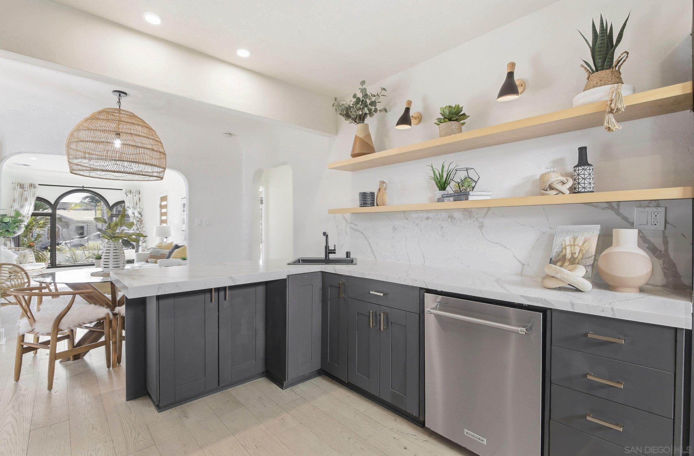 Detail Gallery Image 13 of 37 For 2836  Lincoln Avenue, San Diego,  CA 92104 - 3 Beds | 2 Baths