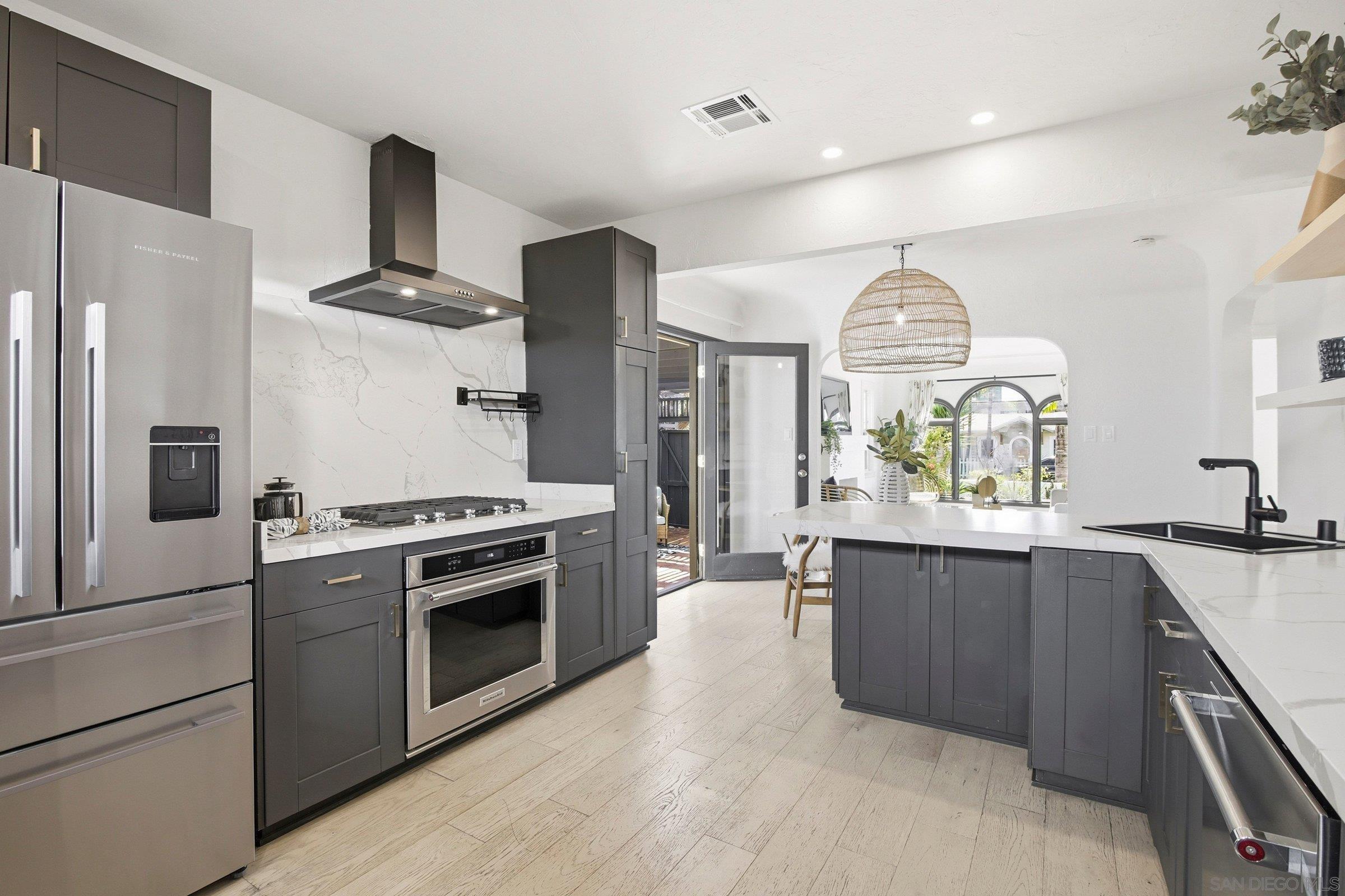 Detail Gallery Image 14 of 37 For 2836  Lincoln Avenue, San Diego,  CA 92104 - 3 Beds | 2 Baths