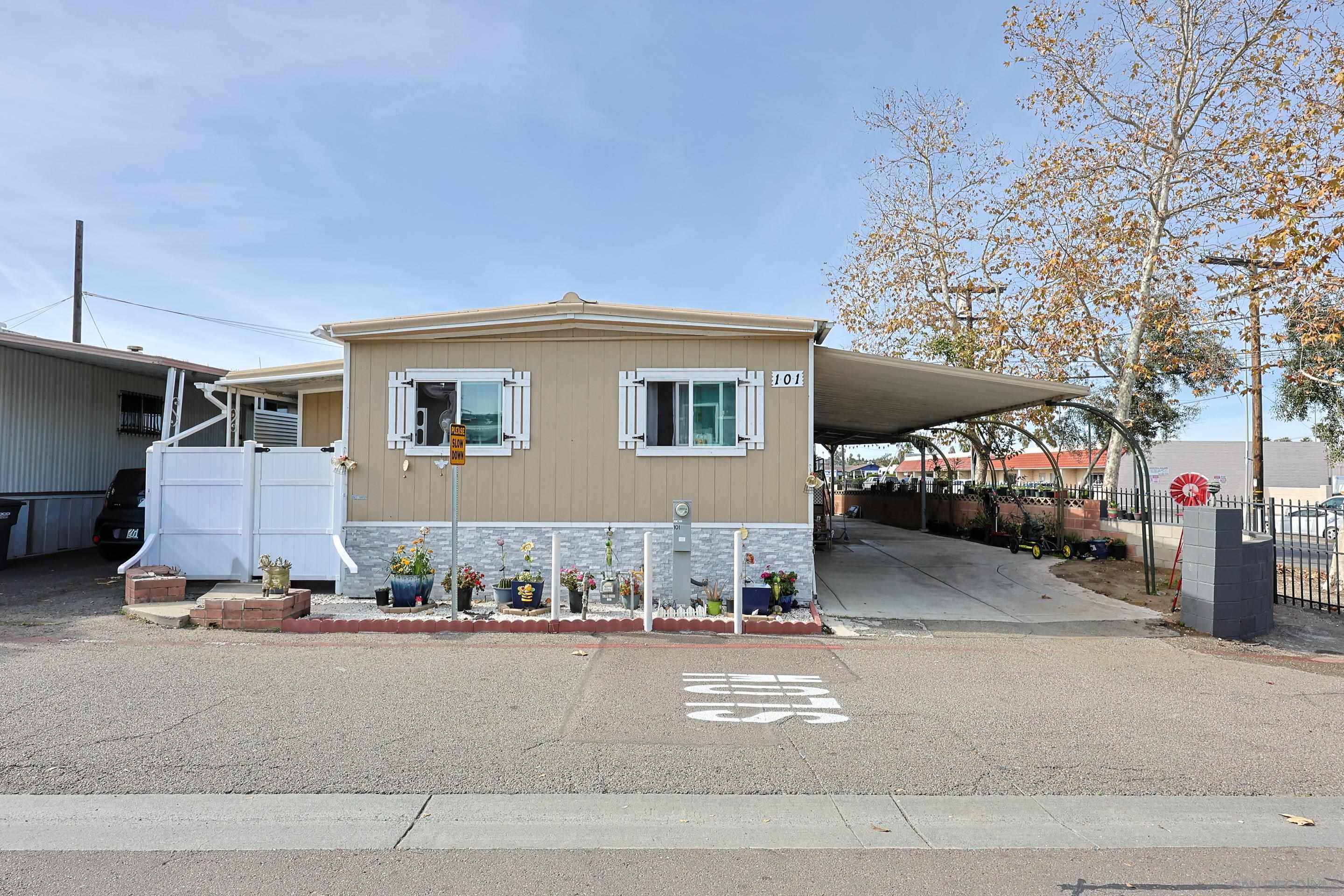 Detail Gallery Image 2 of 45 For 200  Olive Ave  #101,  Vista,  CA 92083 - 5 Beds | 2 Baths