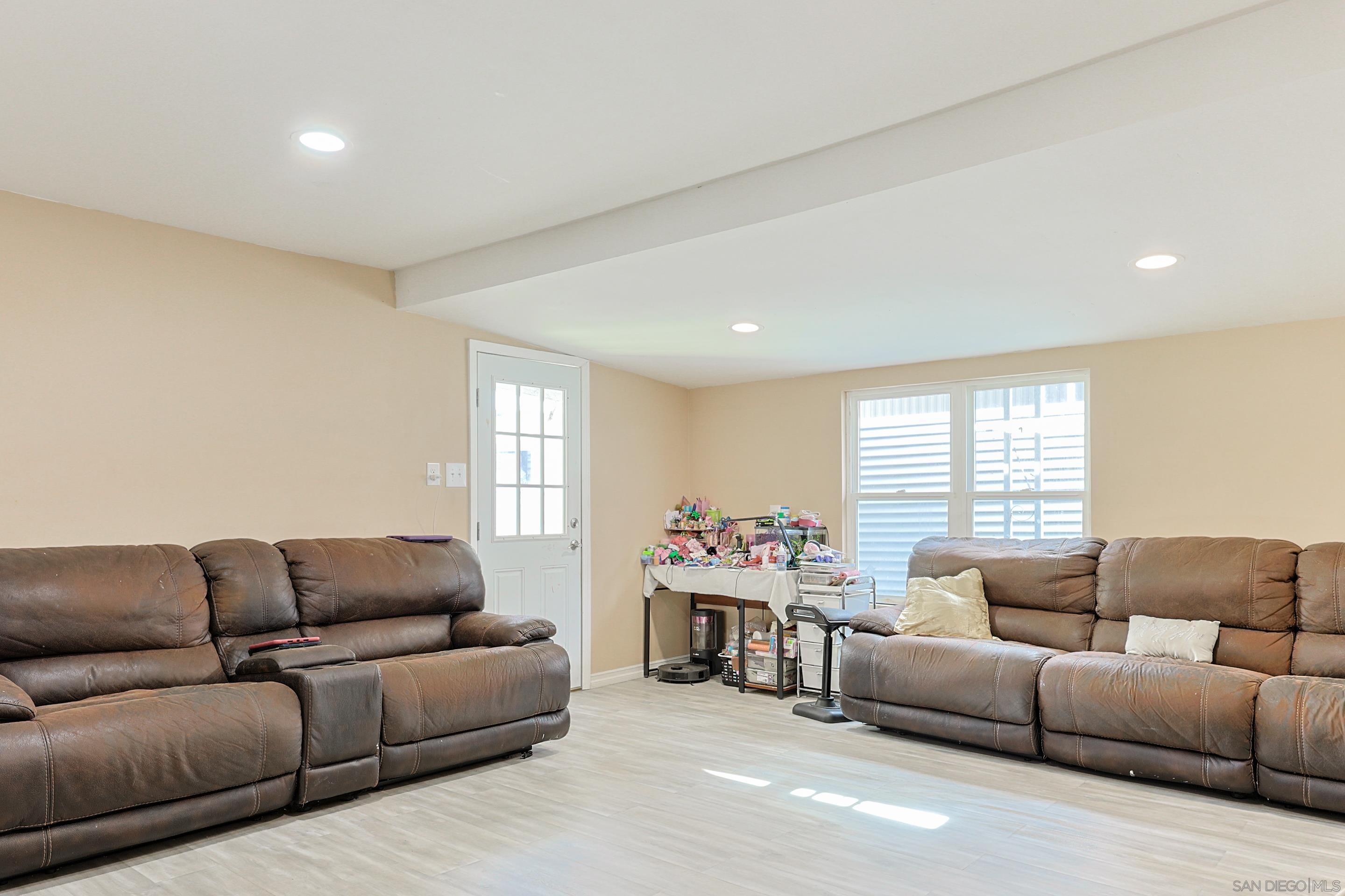 Detail Gallery Image 10 of 45 For 200  Olive Ave  #101,  Vista,  CA 92083 - 5 Beds | 2 Baths