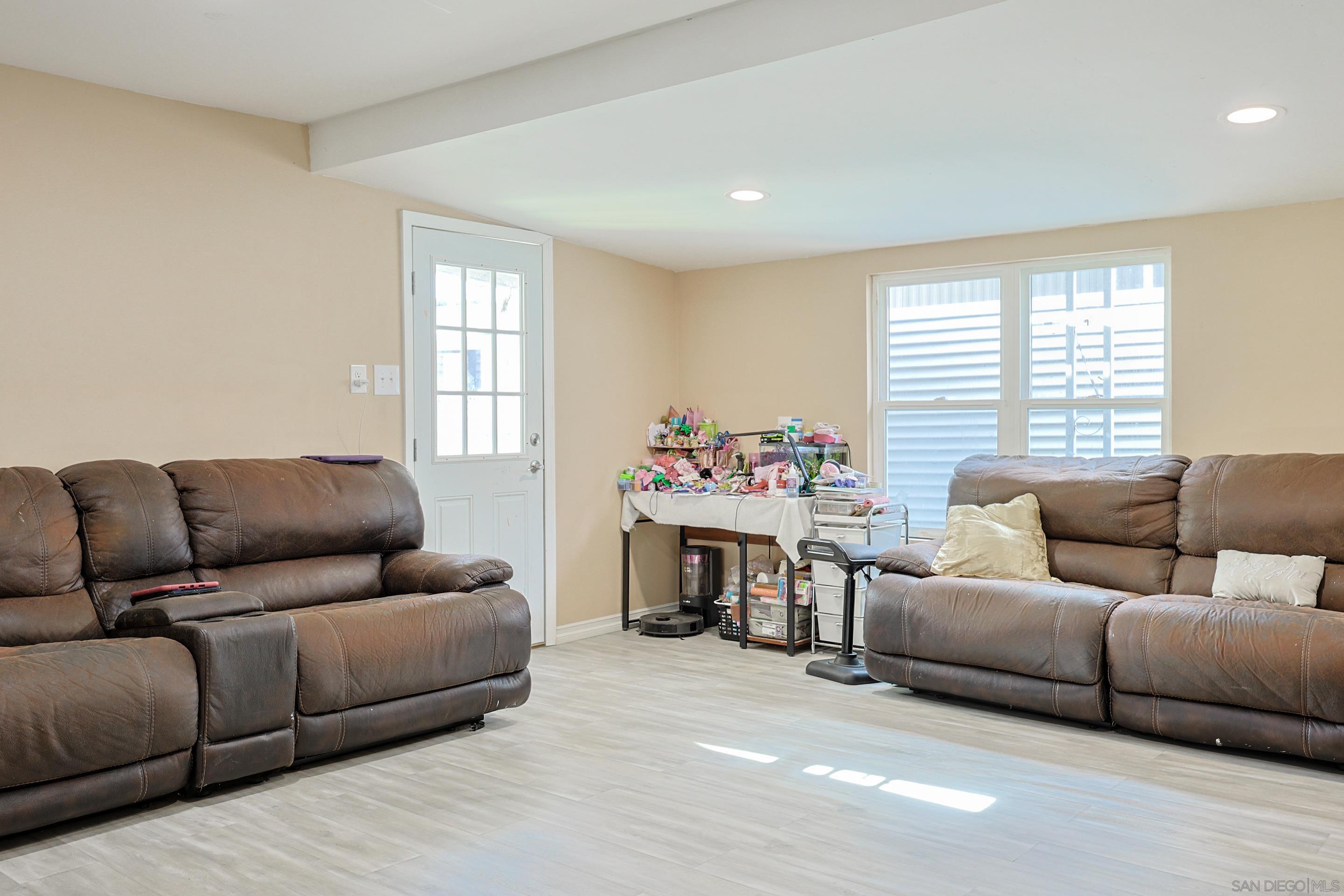 Detail Gallery Image 11 of 45 For 200  Olive Ave  #101,  Vista,  CA 92083 - 5 Beds | 2 Baths