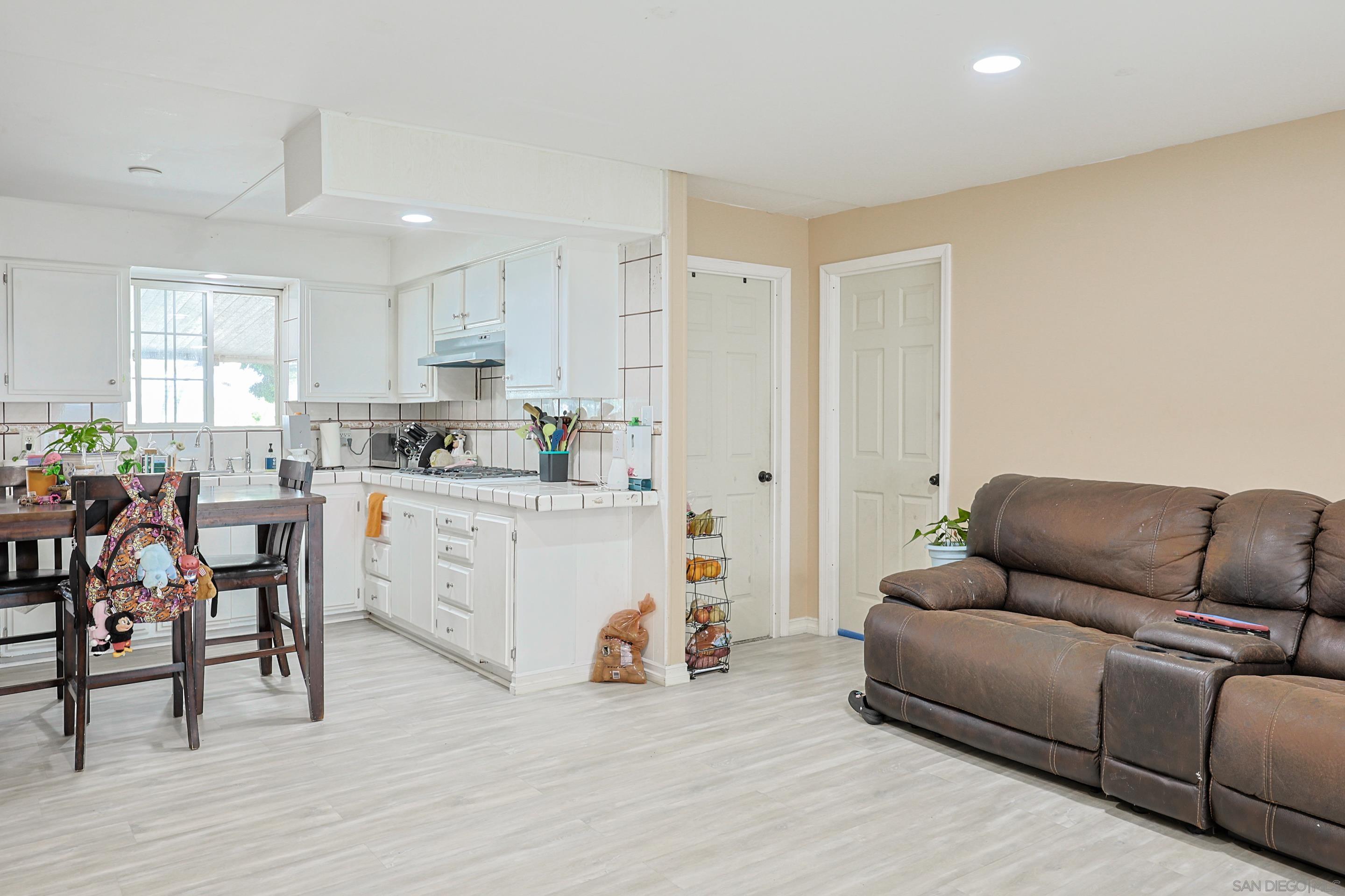 Detail Gallery Image 13 of 45 For 200  Olive Ave  #101,  Vista,  CA 92083 - 5 Beds | 2 Baths