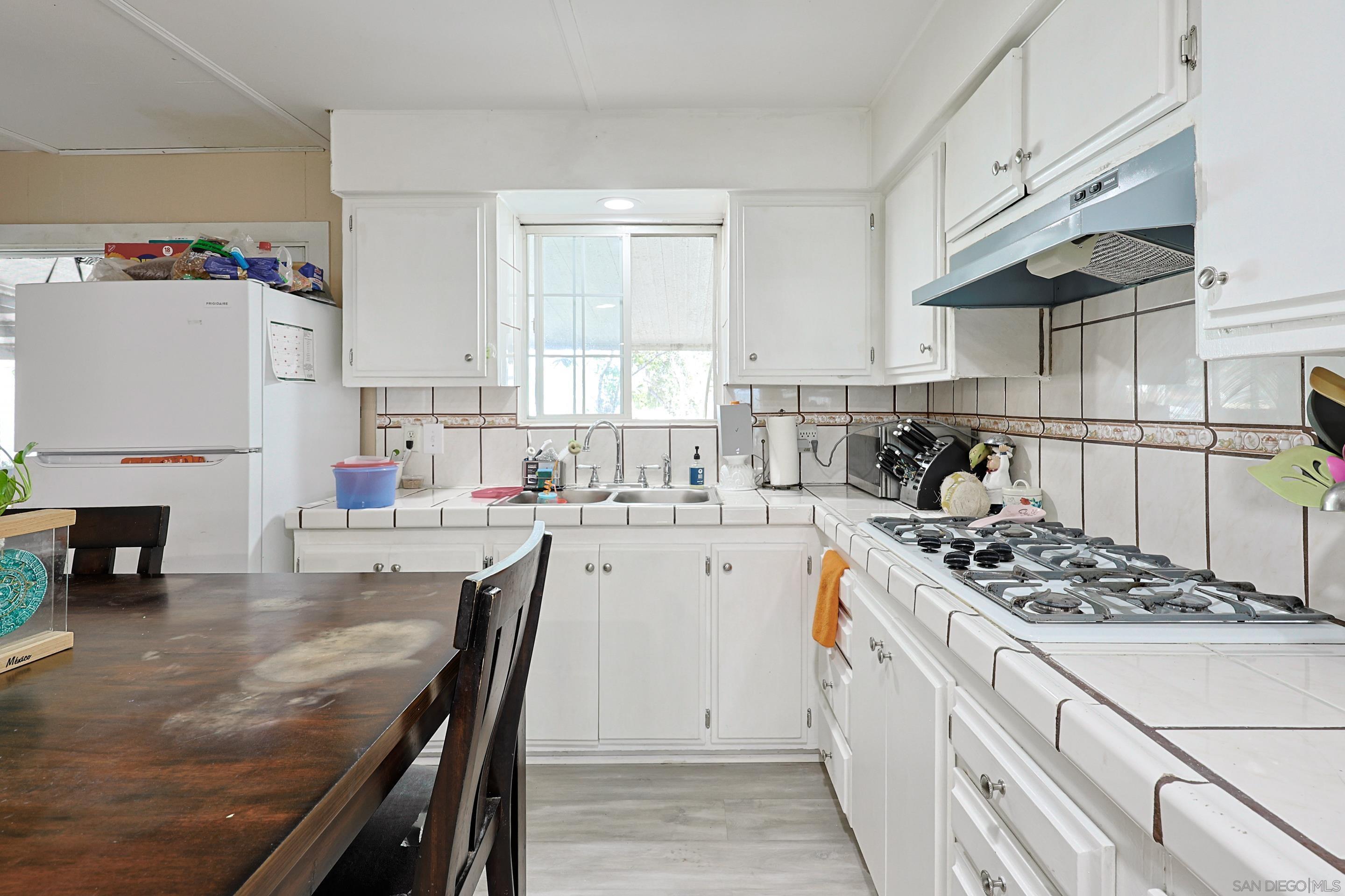 Detail Gallery Image 15 of 45 For 200  Olive Ave  #101,  Vista,  CA 92083 - 5 Beds | 2 Baths