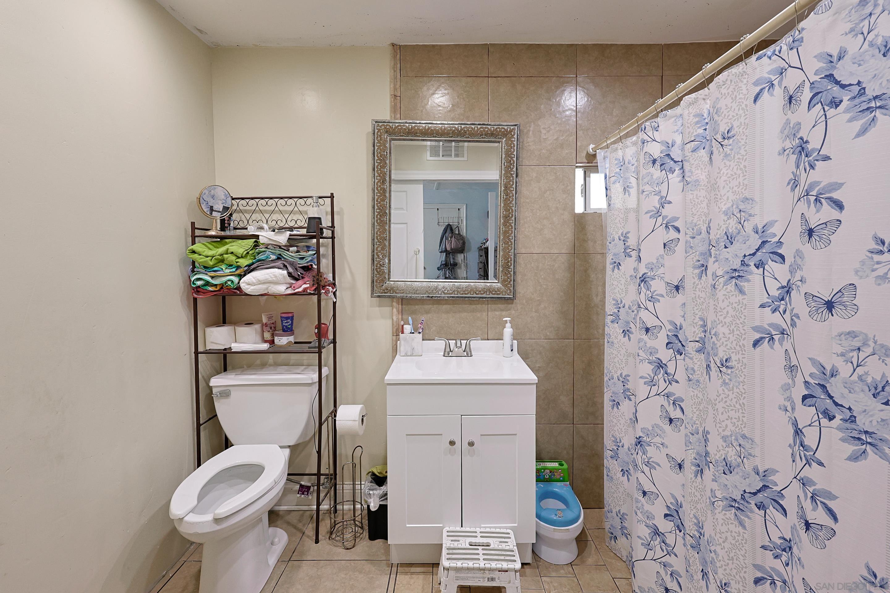 Detail Gallery Image 25 of 45 For 200  Olive Ave  #101,  Vista,  CA 92083 - 5 Beds | 2 Baths