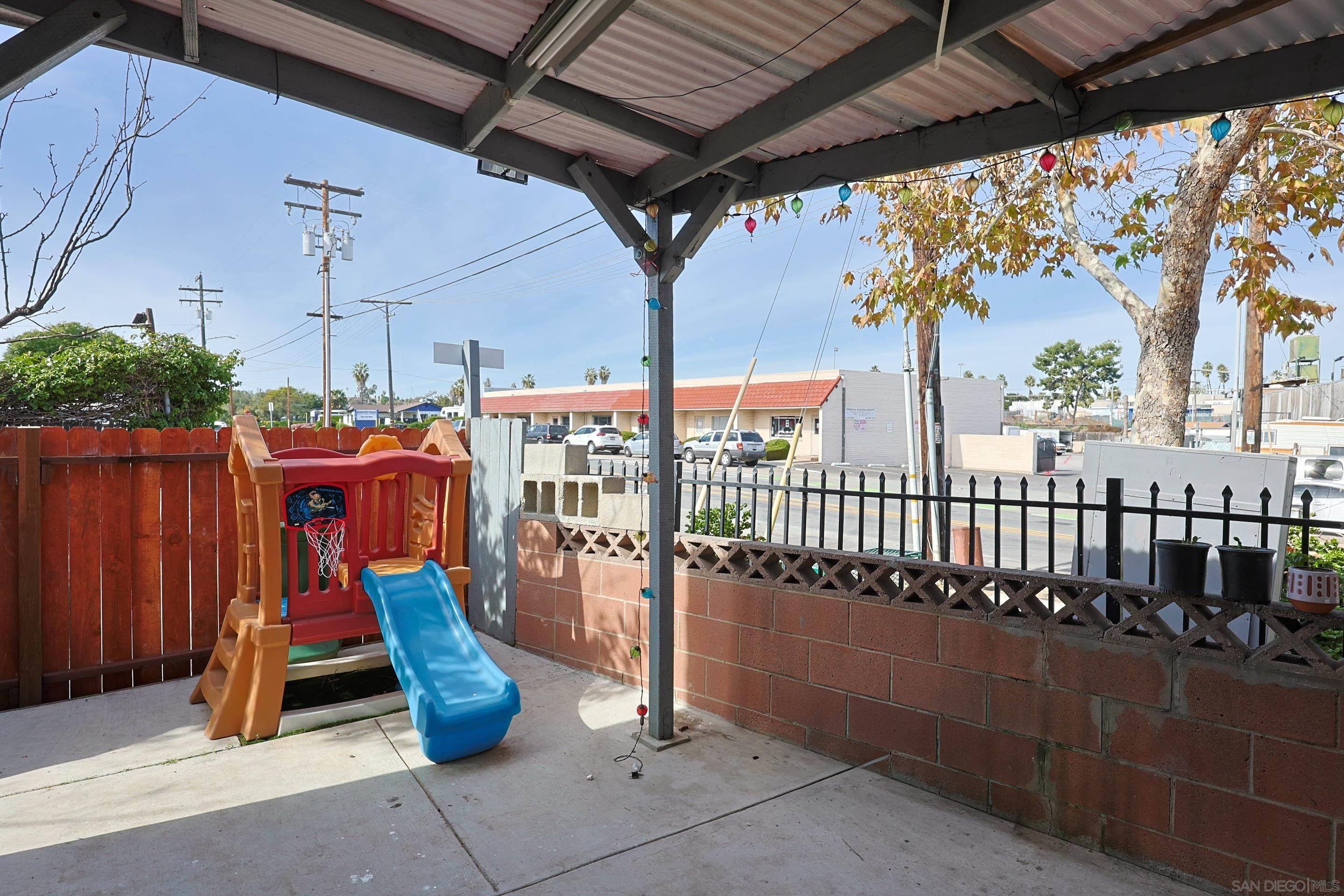 Detail Gallery Image 7 of 45 For 200  Olive Ave  #101,  Vista,  CA 92083 - 5 Beds | 2 Baths