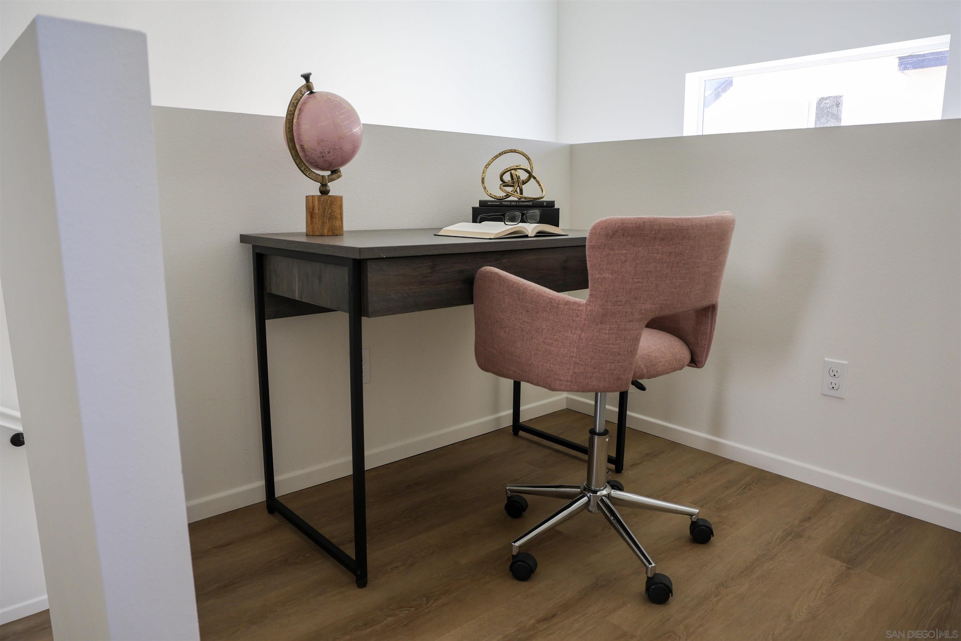 Detail Gallery Image 14 of 22 For 463  Creekside Circle, San Diego,  CA 92114 - 3 Beds | 3 Baths