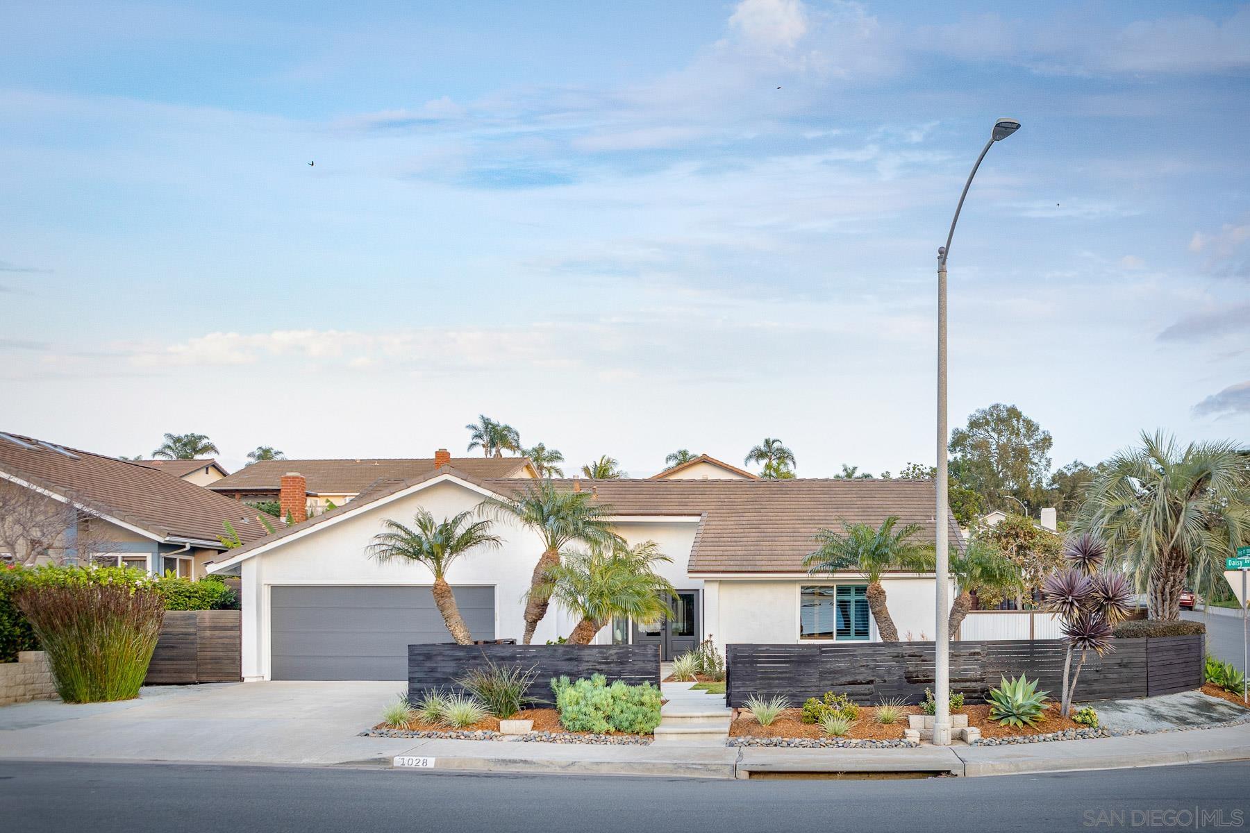 Detail Gallery Image 2 of 30 For 1028  Daisy Ave, Carlsbad,  CA 92011 - 3 Beds | 2 Baths