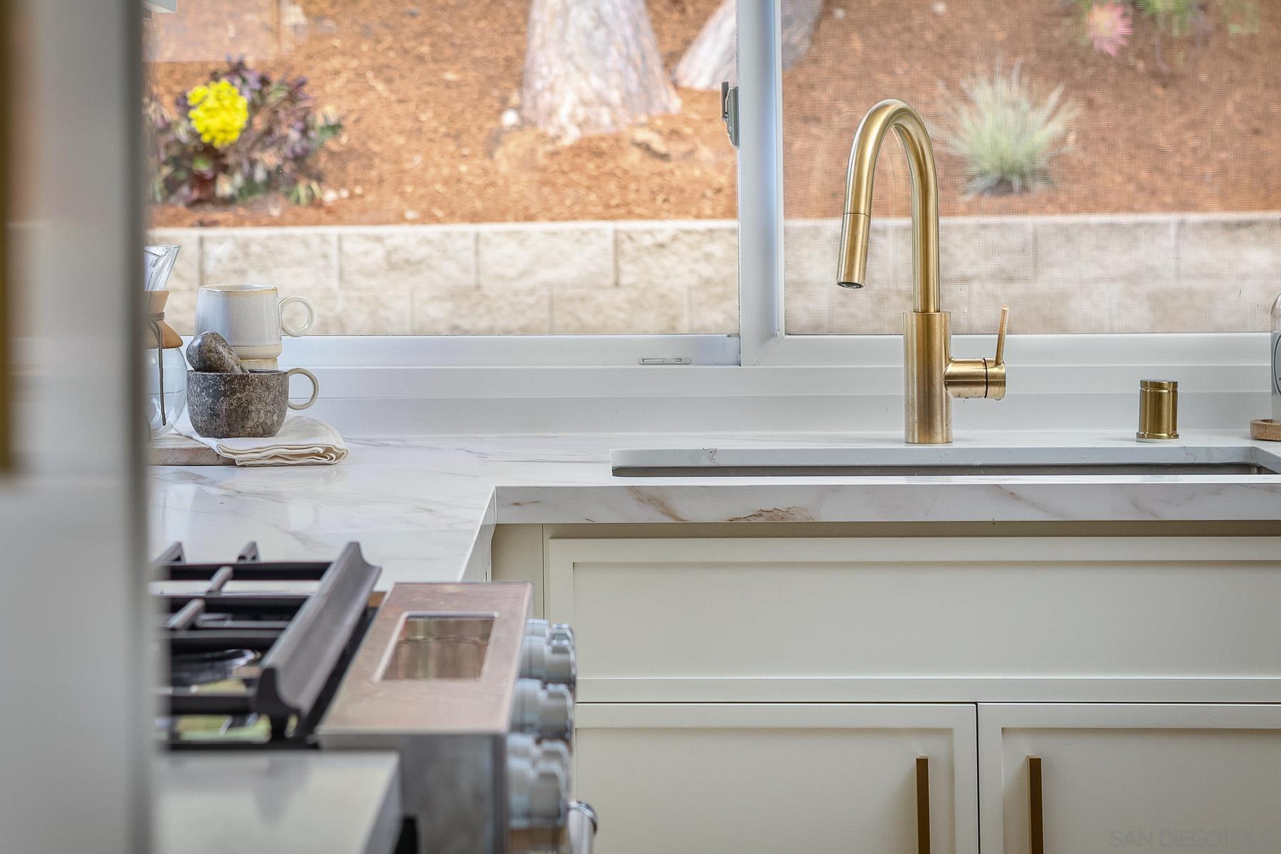 Detail Gallery Image 14 of 30 For 1028  Daisy Ave, Carlsbad,  CA 92011 - 3 Beds | 2 Baths