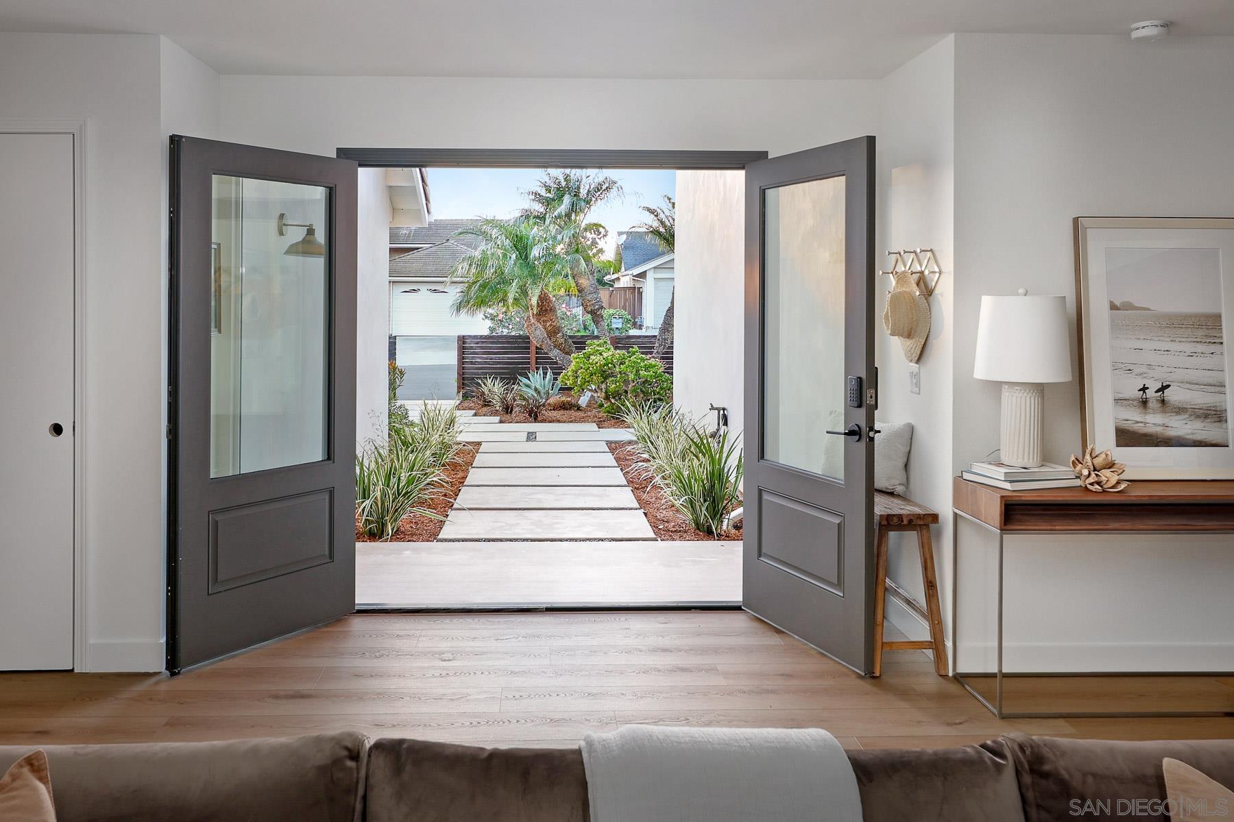 Detail Gallery Image 7 of 30 For 1028  Daisy Ave, Carlsbad,  CA 92011 - 3 Beds | 2 Baths