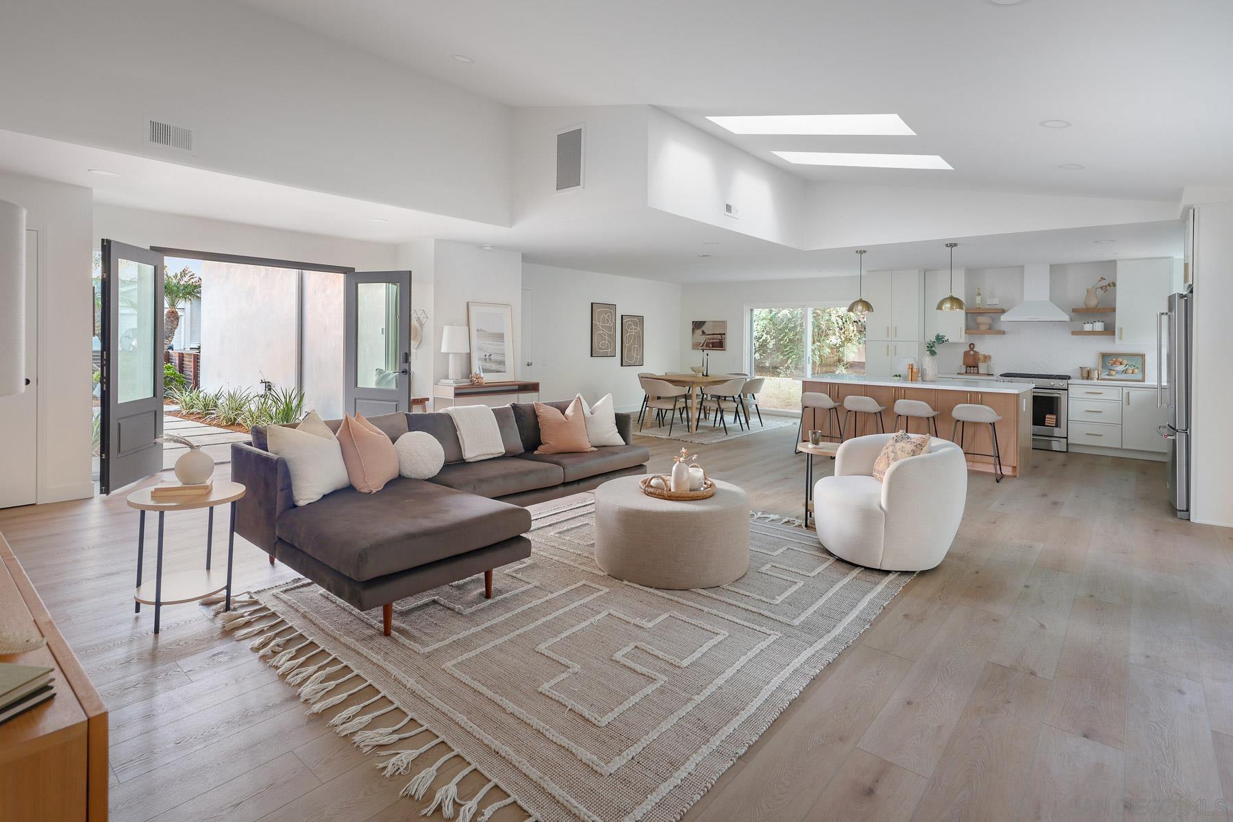 Detail Gallery Image 10 of 30 For 1028  Daisy Ave, Carlsbad,  CA 92011 - 3 Beds | 2 Baths