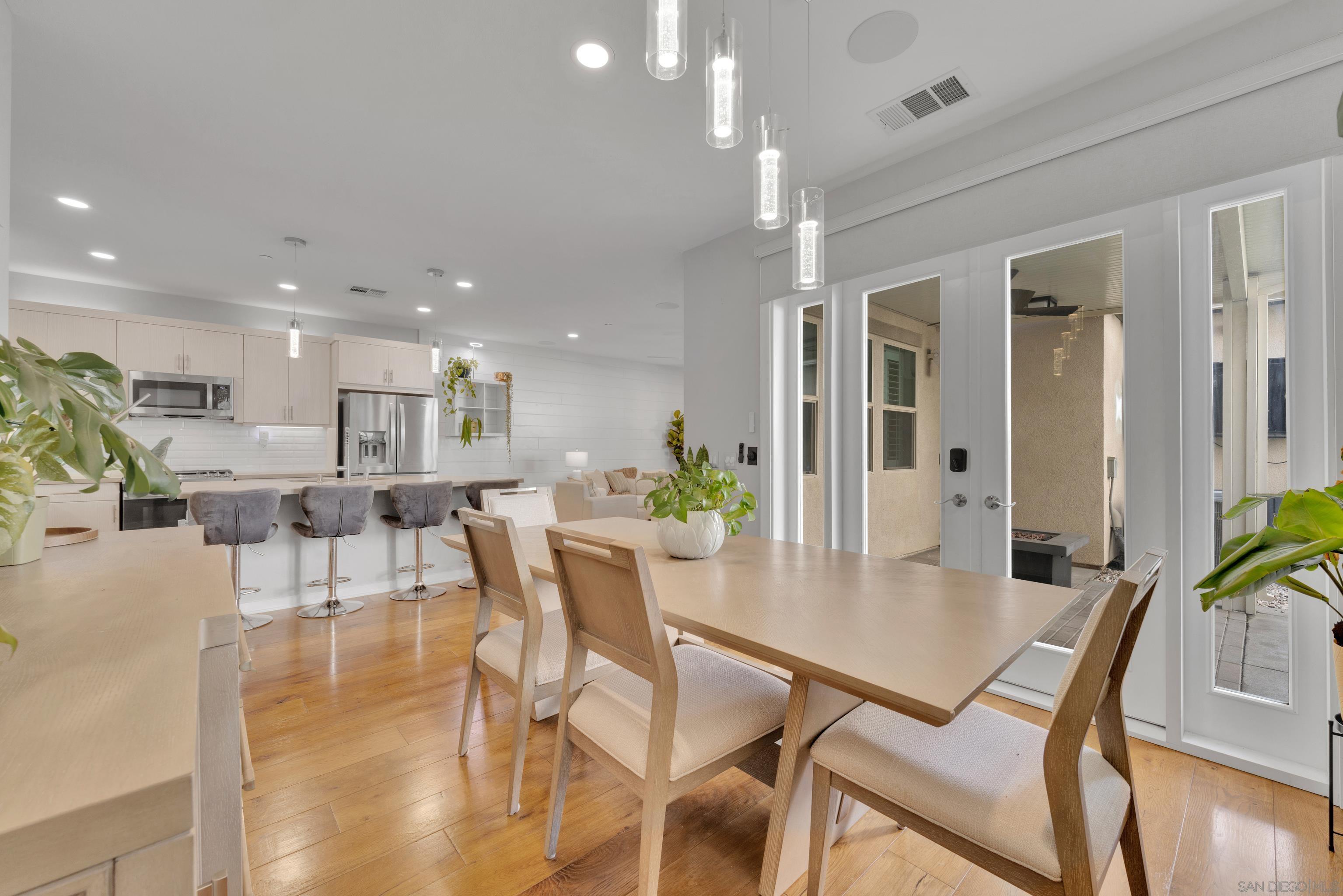 Detail Gallery Image 15 of 71 For 955  Camino Aldea, Chula Vista,  CA 91913 - 4 Beds | 3 Baths