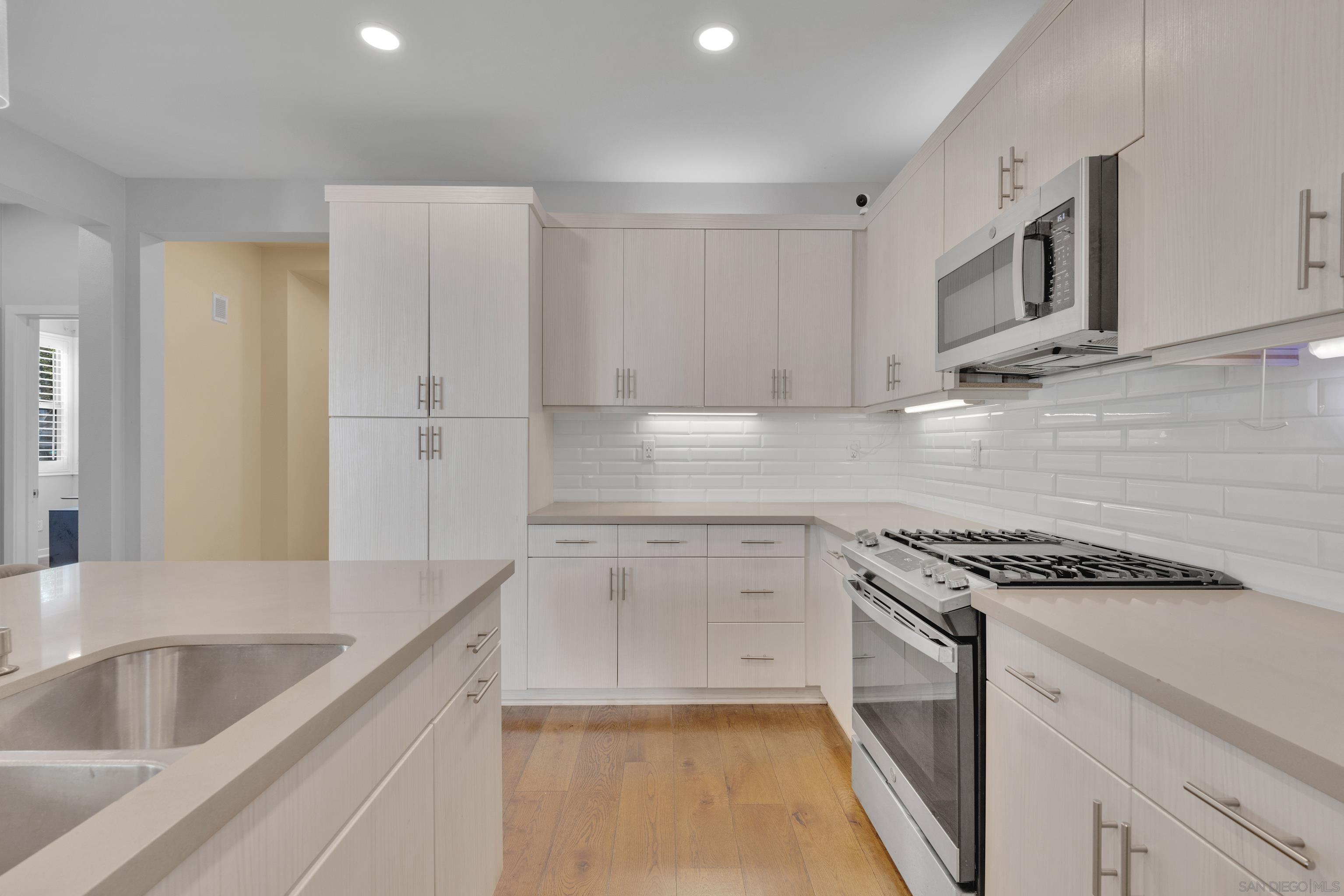 Detail Gallery Image 6 of 71 For 955  Camino Aldea, Chula Vista,  CA 91913 - 4 Beds | 3 Baths