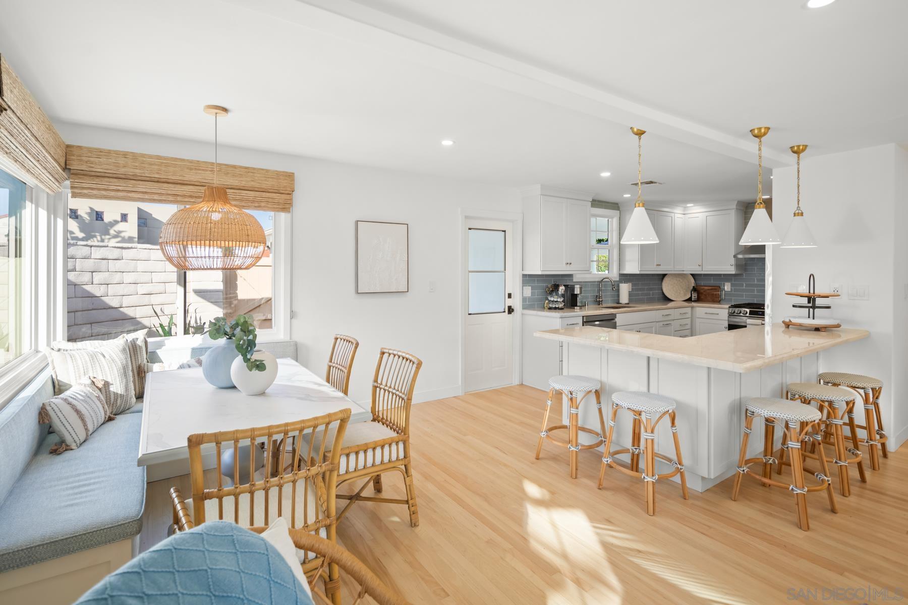 Detail Gallery Image 13 of 37 For 909  1st St, Coronado,  CA 92118 - 2 Beds | 2 Baths