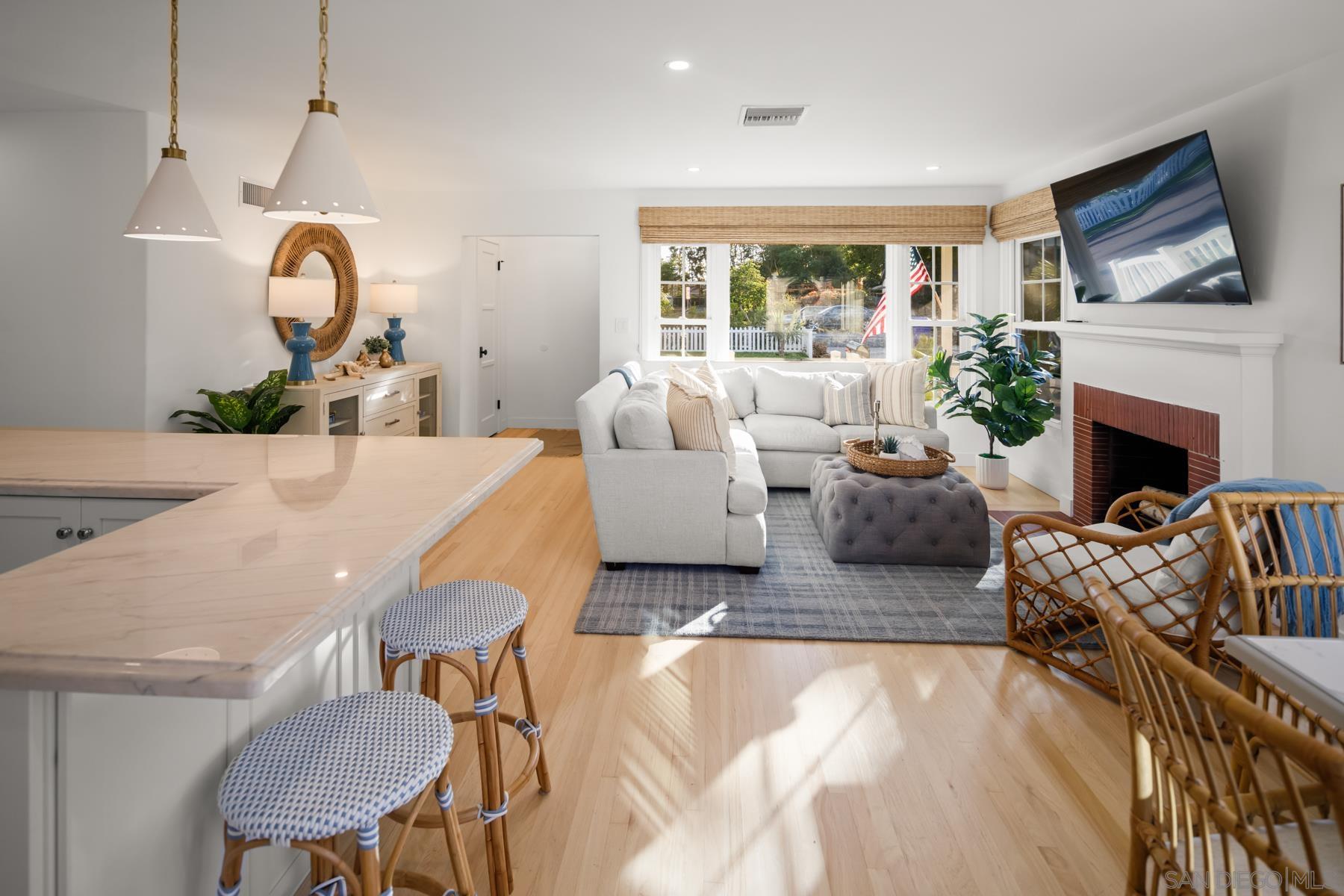 Detail Gallery Image 16 of 37 For 909  1st St, Coronado,  CA 92118 - 2 Beds | 2 Baths