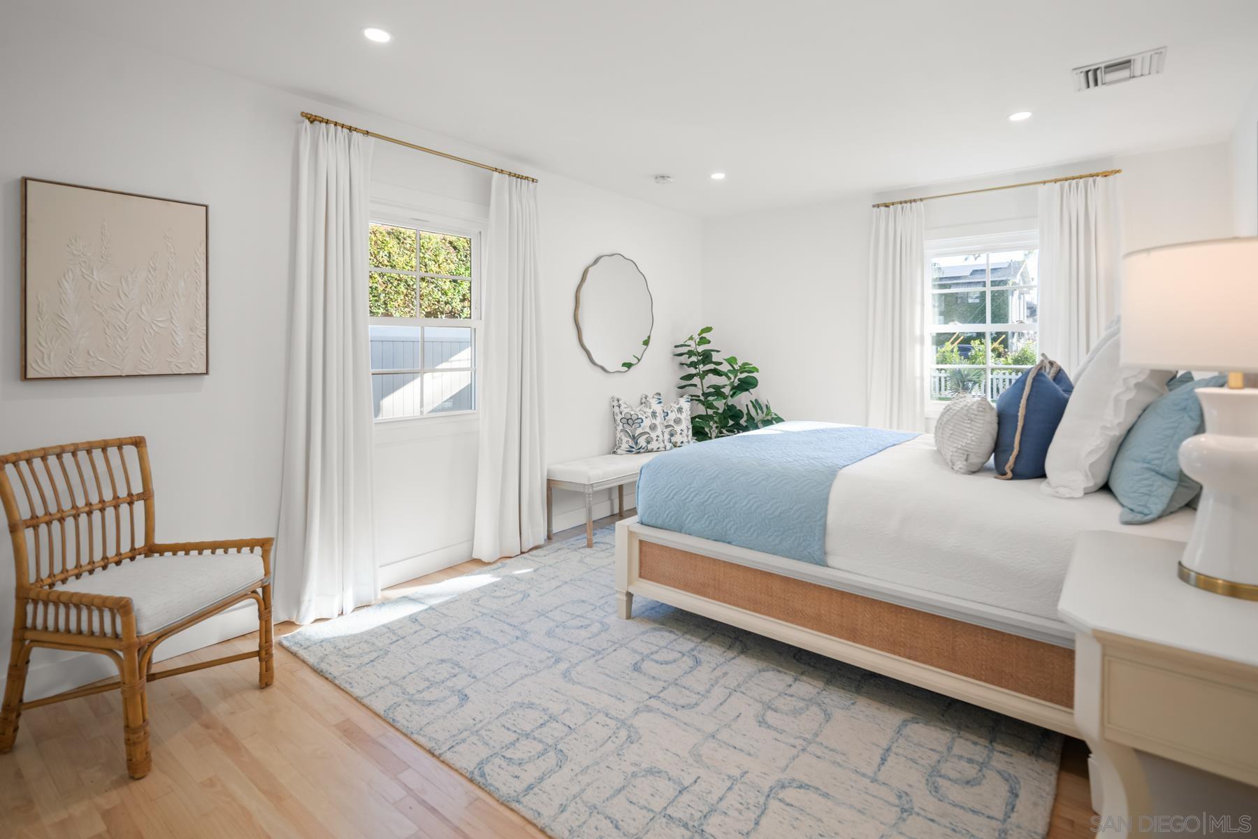 Detail Gallery Image 19 of 37 For 909  1st St, Coronado,  CA 92118 - 2 Beds | 2 Baths