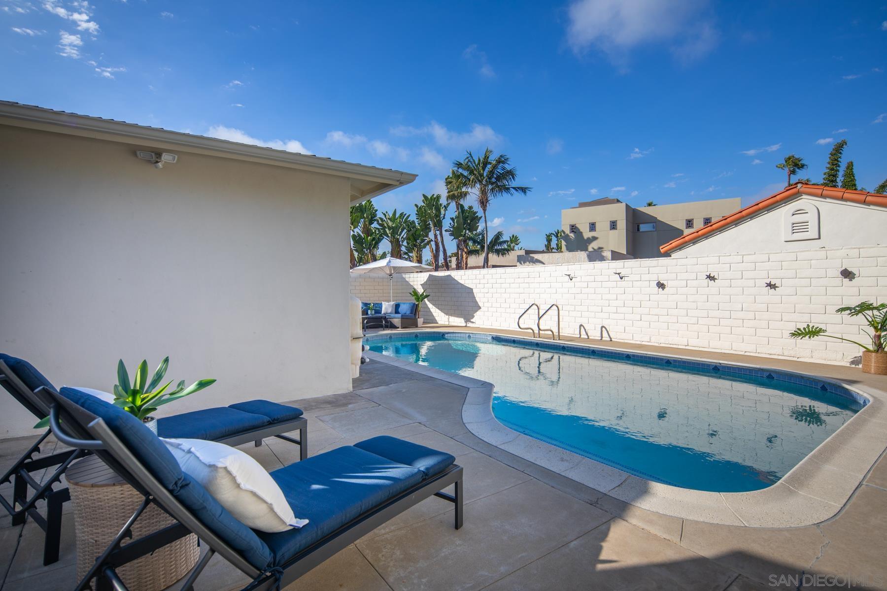 Detail Gallery Image 31 of 37 For 909  1st St, Coronado,  CA 92118 - 2 Beds | 2 Baths