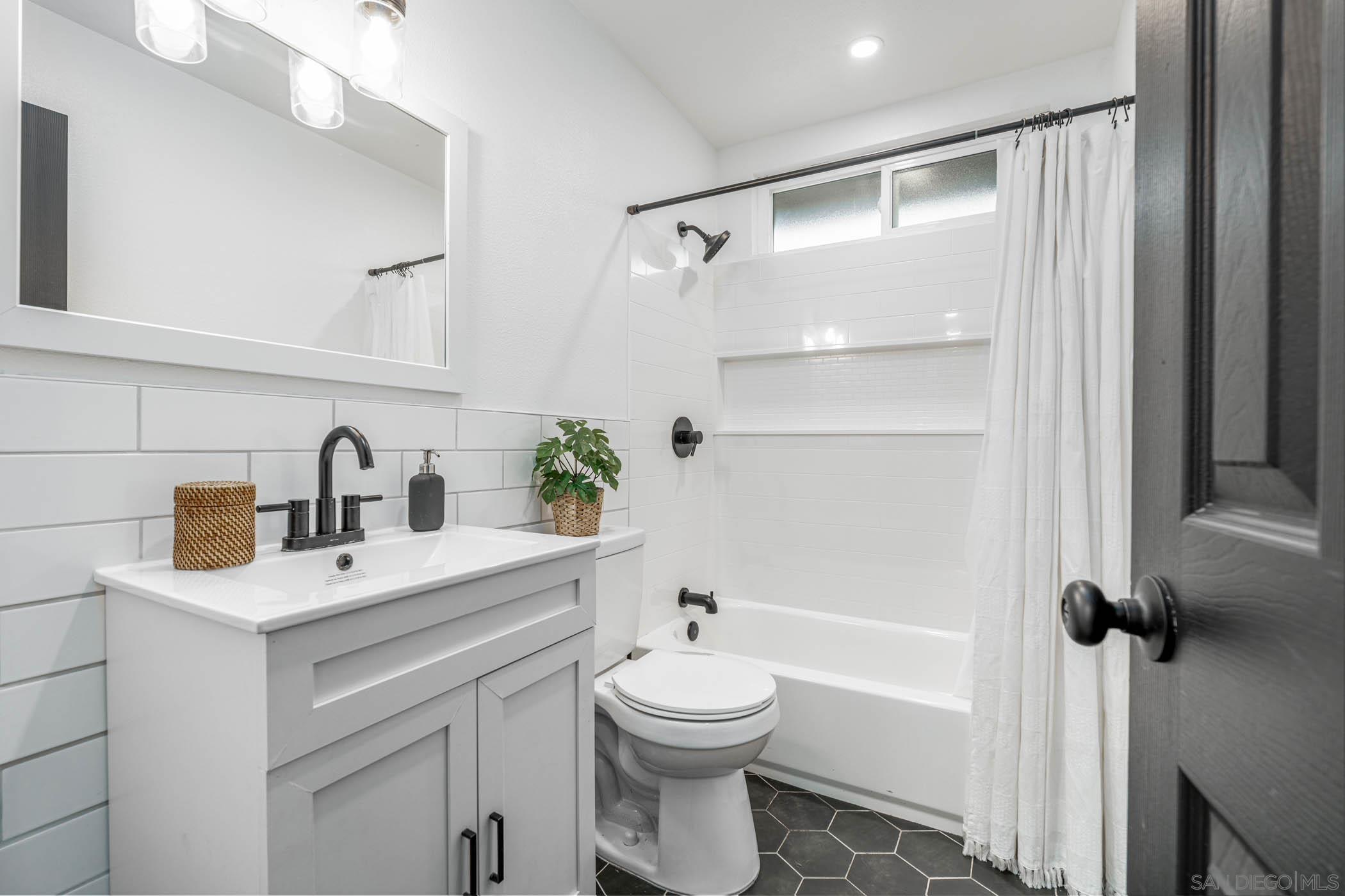 Detail Gallery Image 23 of 30 For 2369  Biola, San Diego,  CA 92154 - 4 Beds | 3 Baths