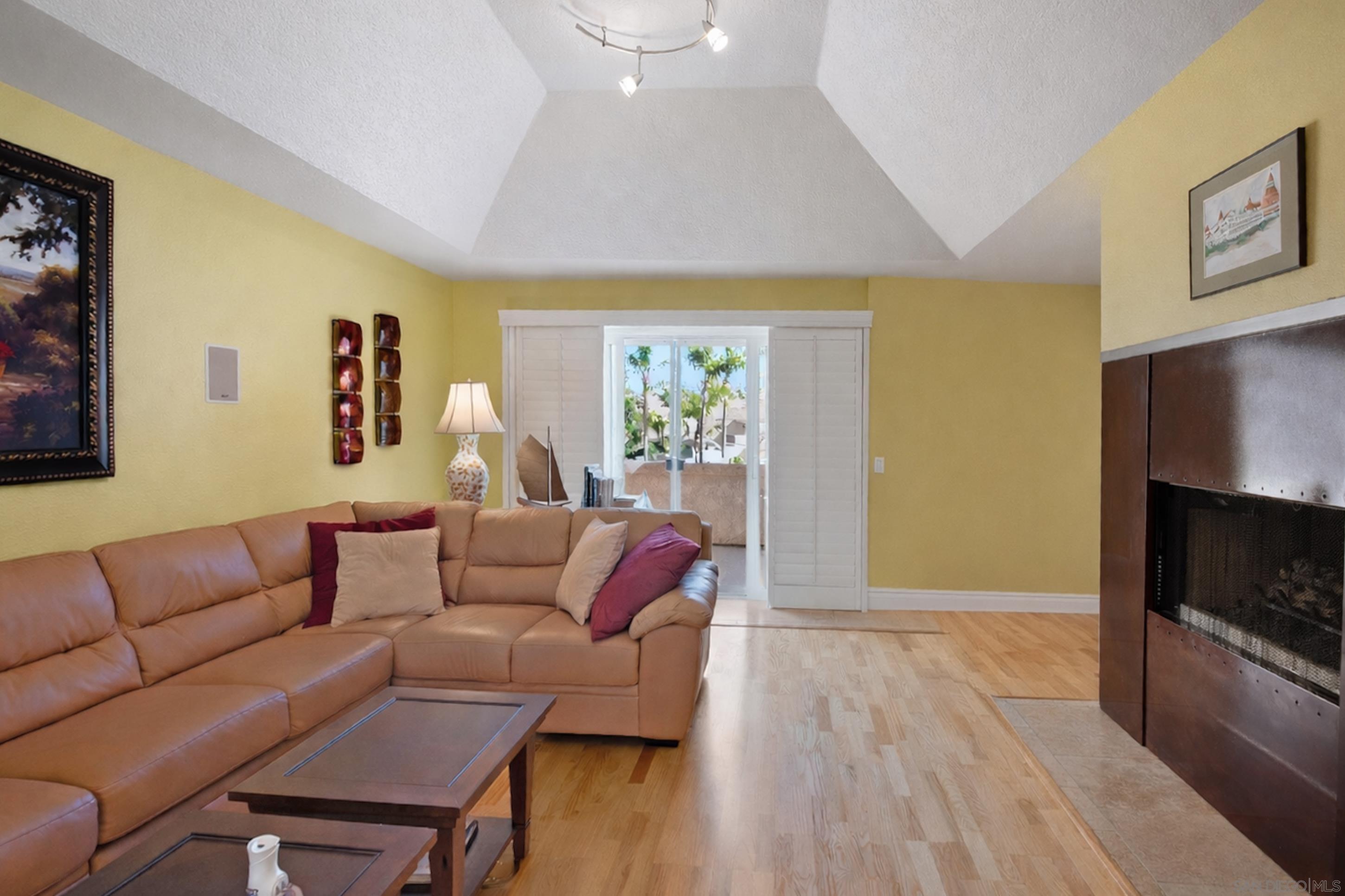 Detail Gallery Image 6 of 41 For 5  Bridgetown Bend, Coronado,  CA 92118 - 3 Beds | 3 Baths