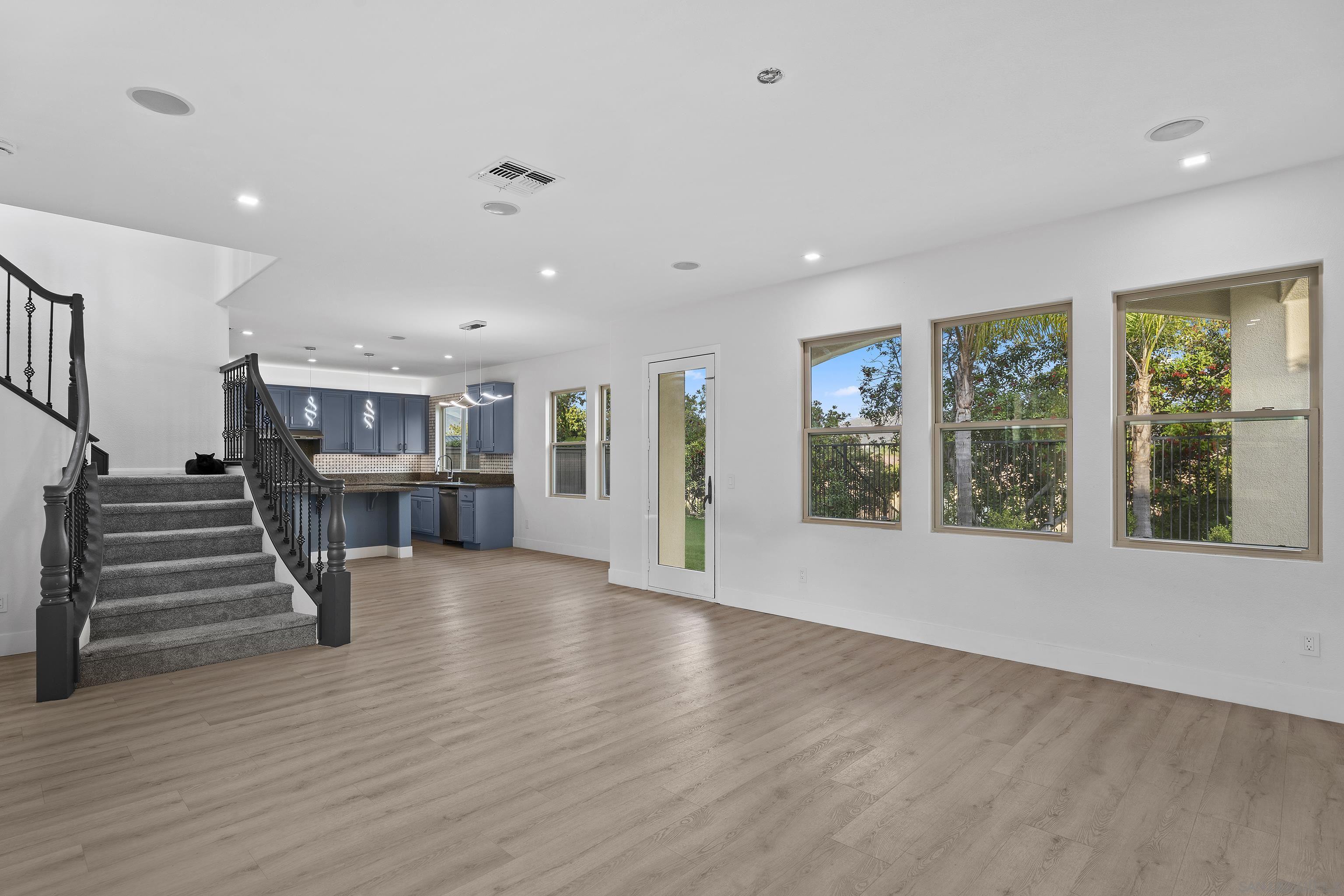 Detail Gallery Image 13 of 37 For 1611  Hikers Trail Dr, Chula Vista,  CA 91915 - 6 Beds | 4 Baths