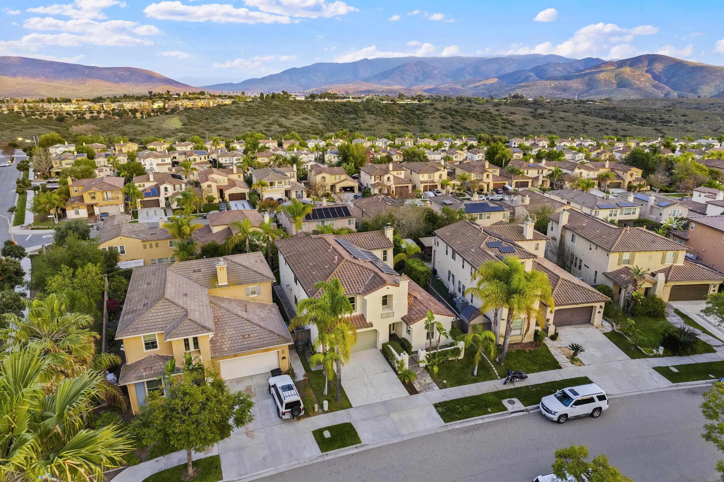 Detail Gallery Image 3 of 37 For 1611  Hikers Trail Dr, Chula Vista,  CA 91915 - 6 Beds | 4 Baths